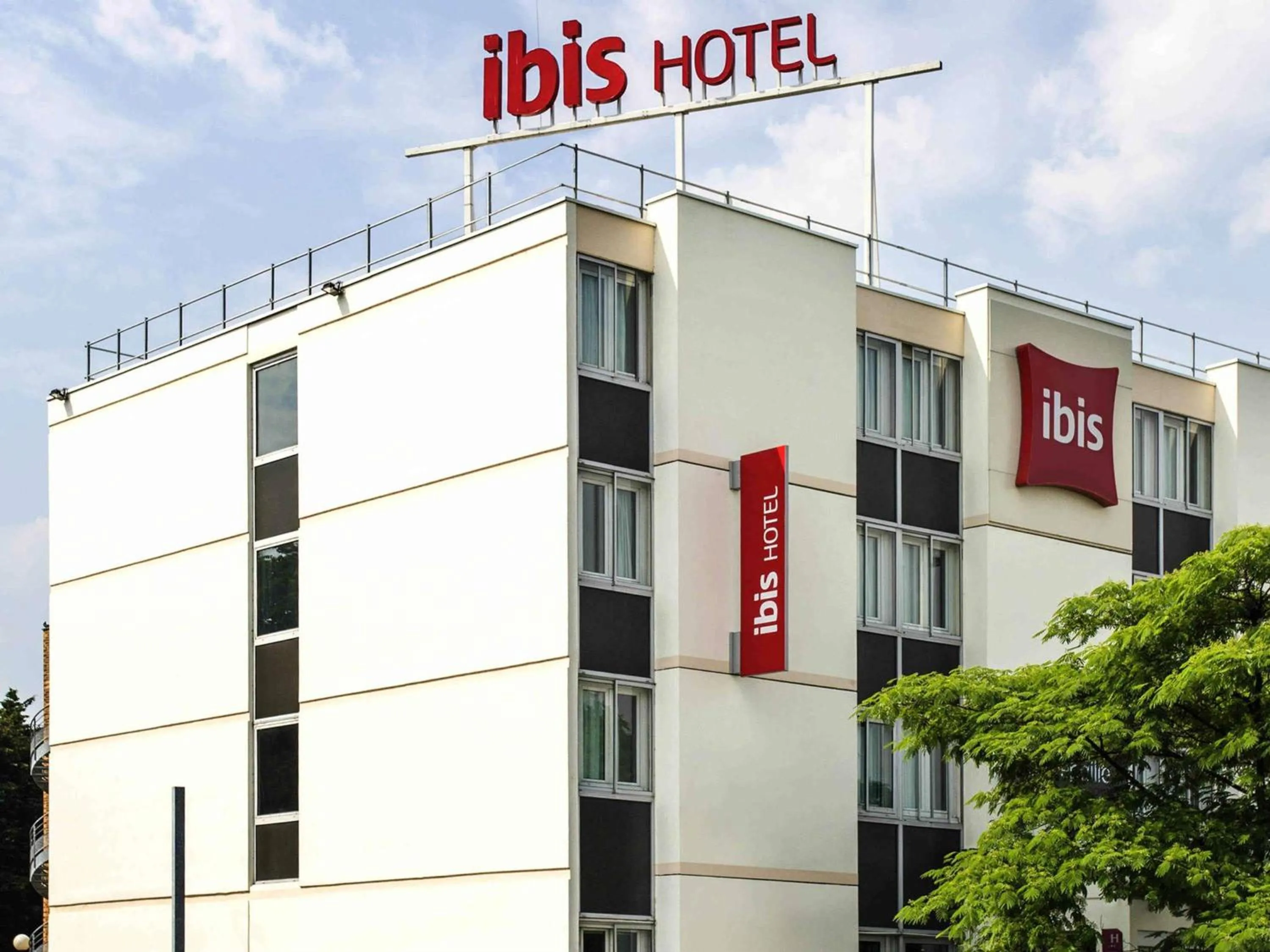 Property building in ibis Saint-Denis Stade Ouest