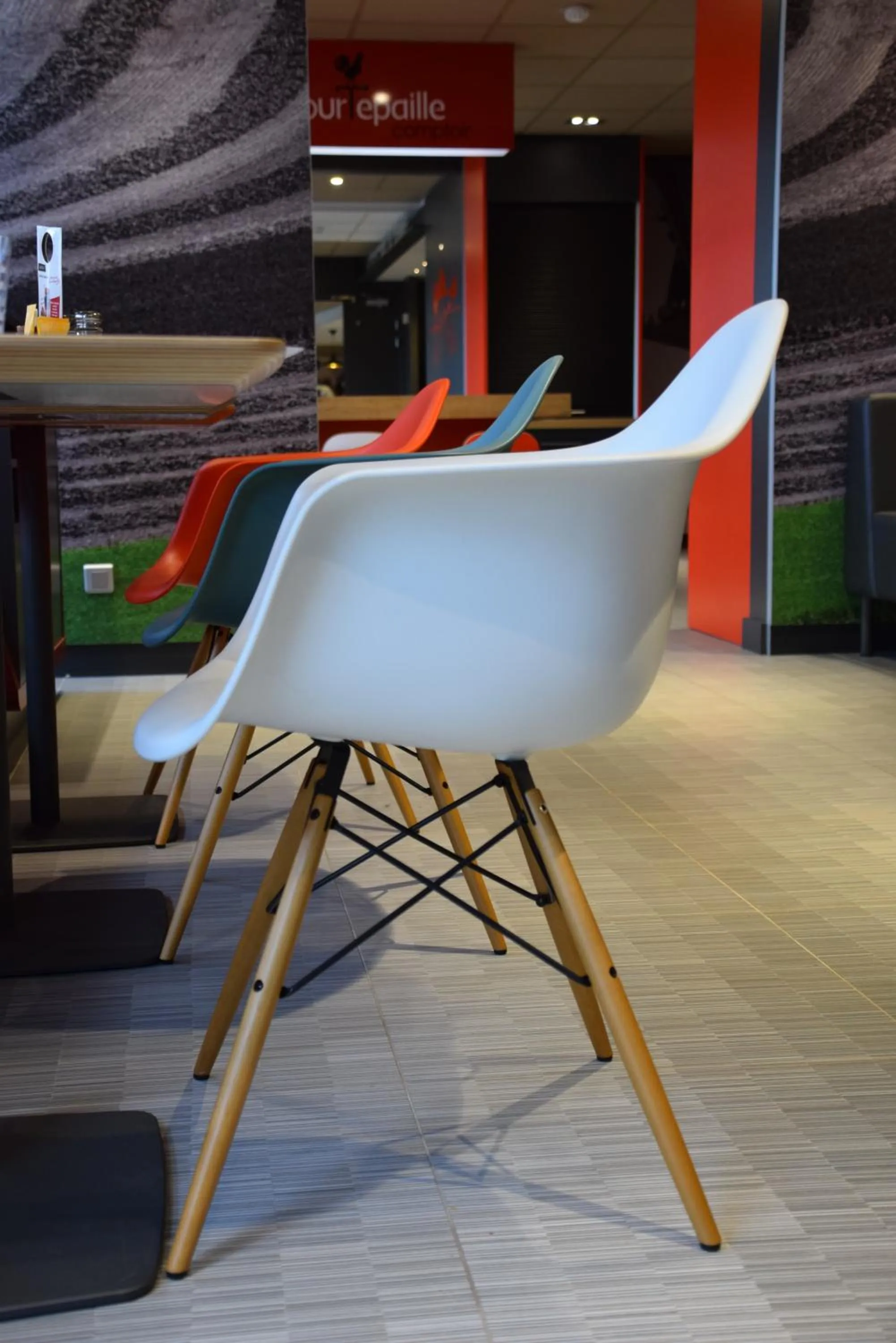 Restaurant/places to eat in ibis Saint-Denis Stade Ouest