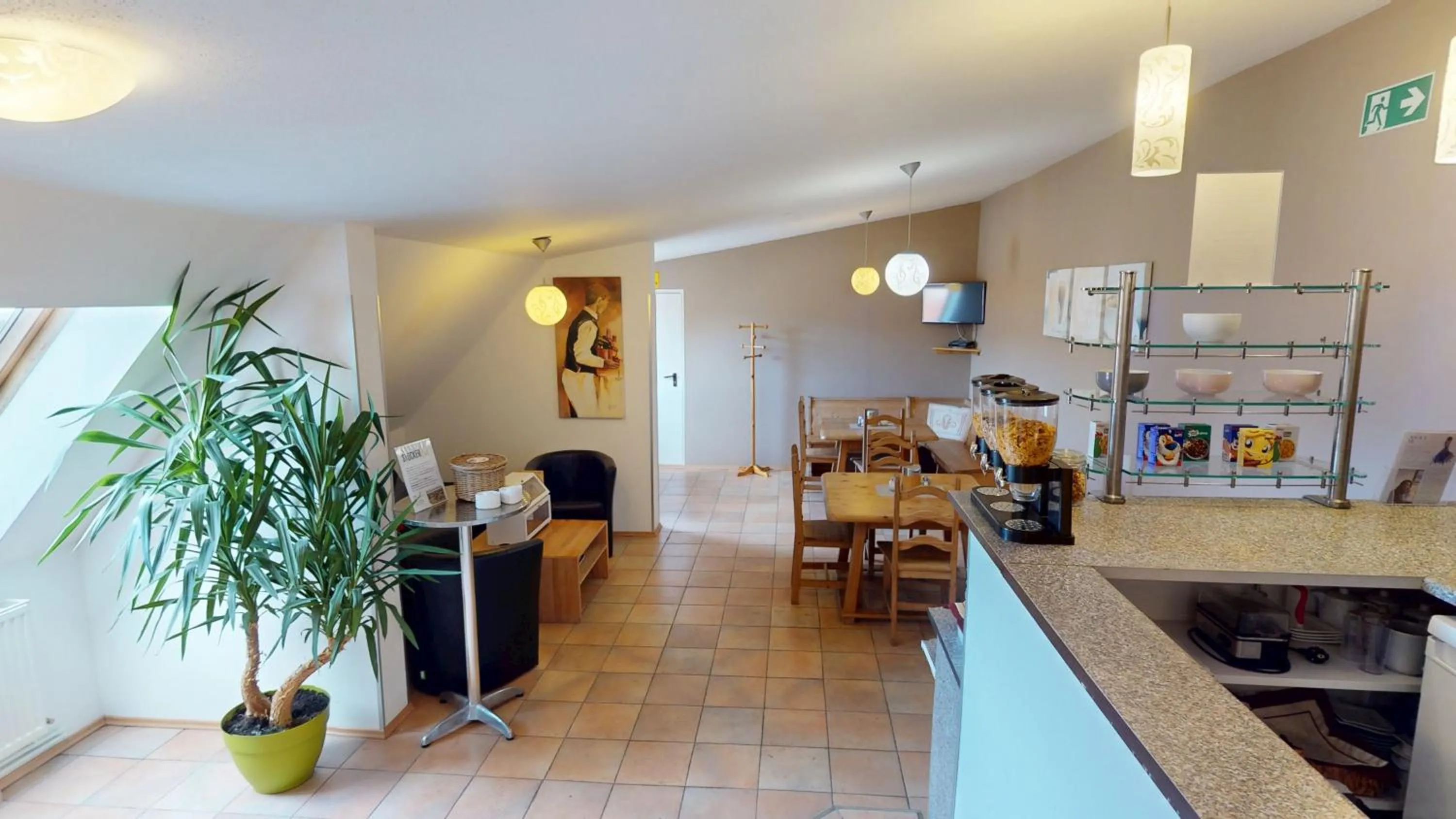 Food and drinks in Moving Rooms