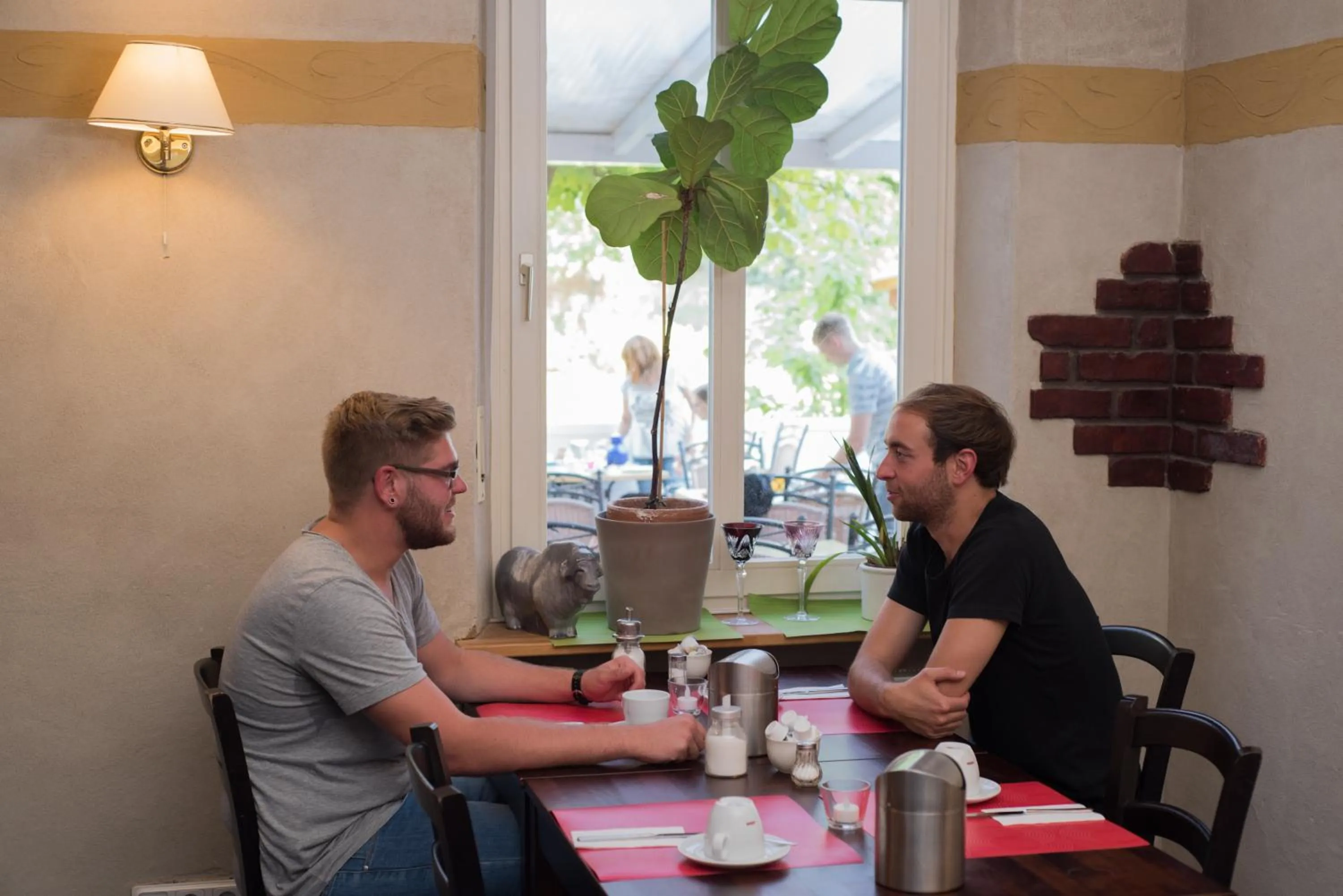 Restaurant/places to eat in Hotel & Auberge le Journal