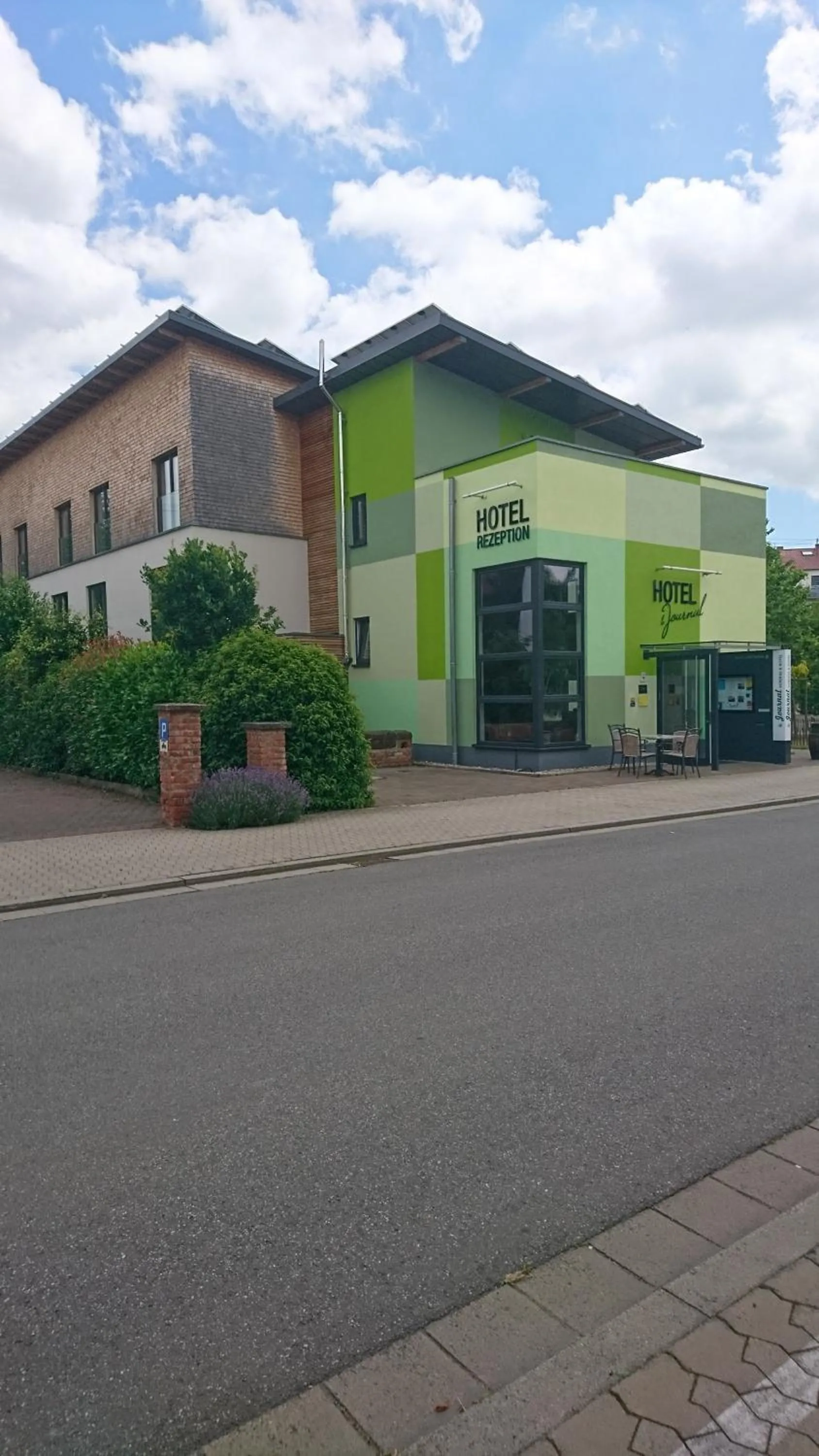 Facade/entrance in Hotel & Auberge le Journal