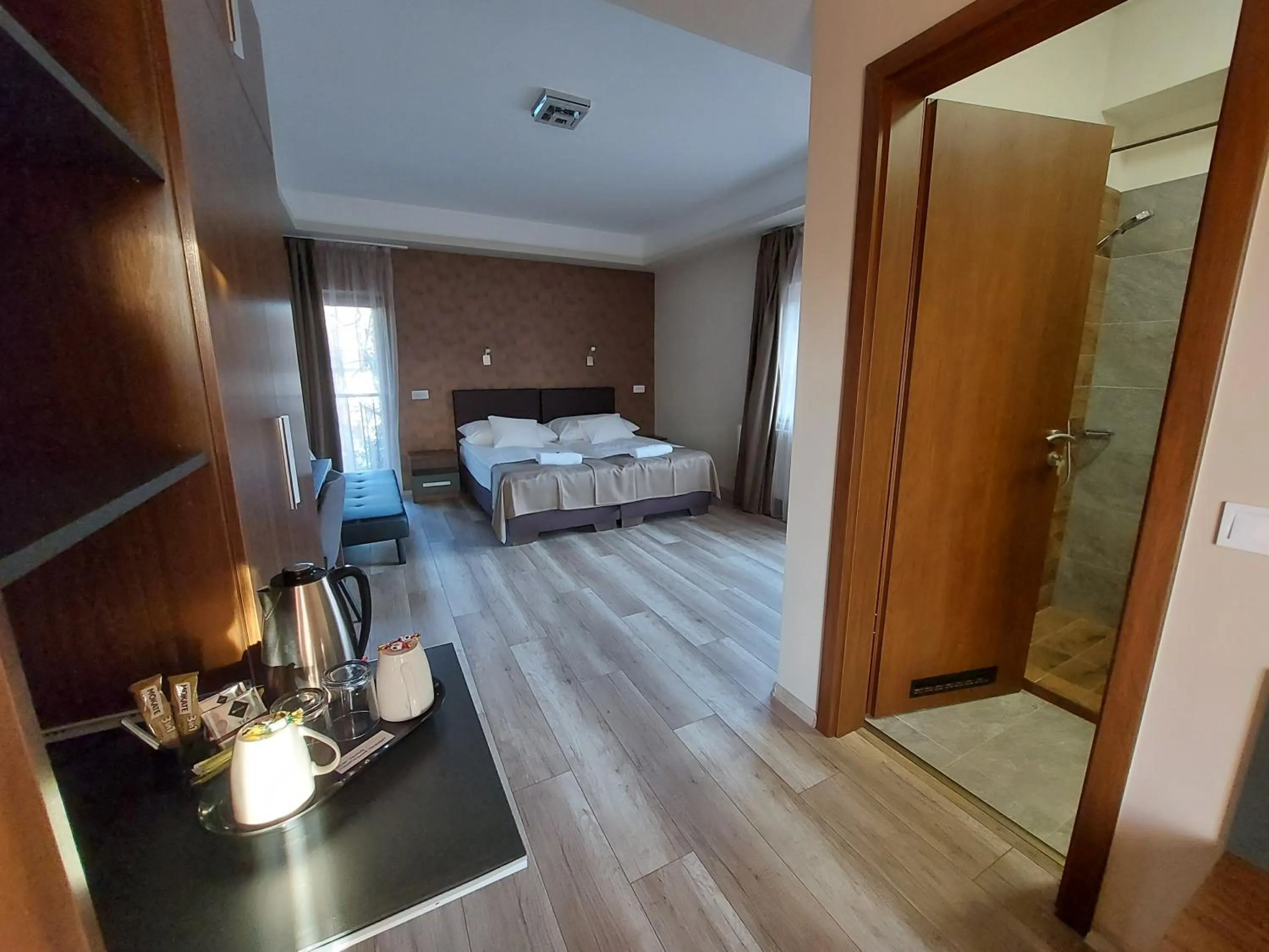 Bathroom, Bed in Vén Diófa De Lux Panzió