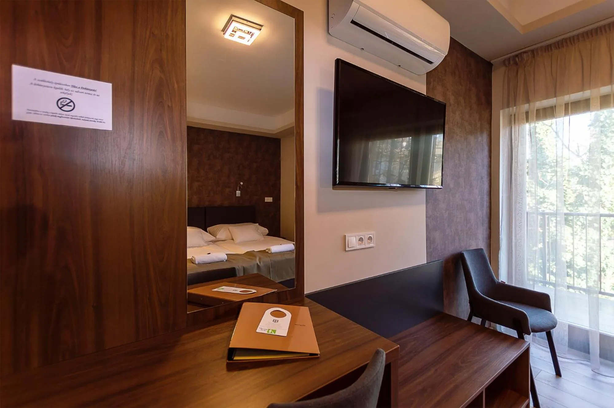 TV and multimedia in Vén Diófa De Lux Panzió