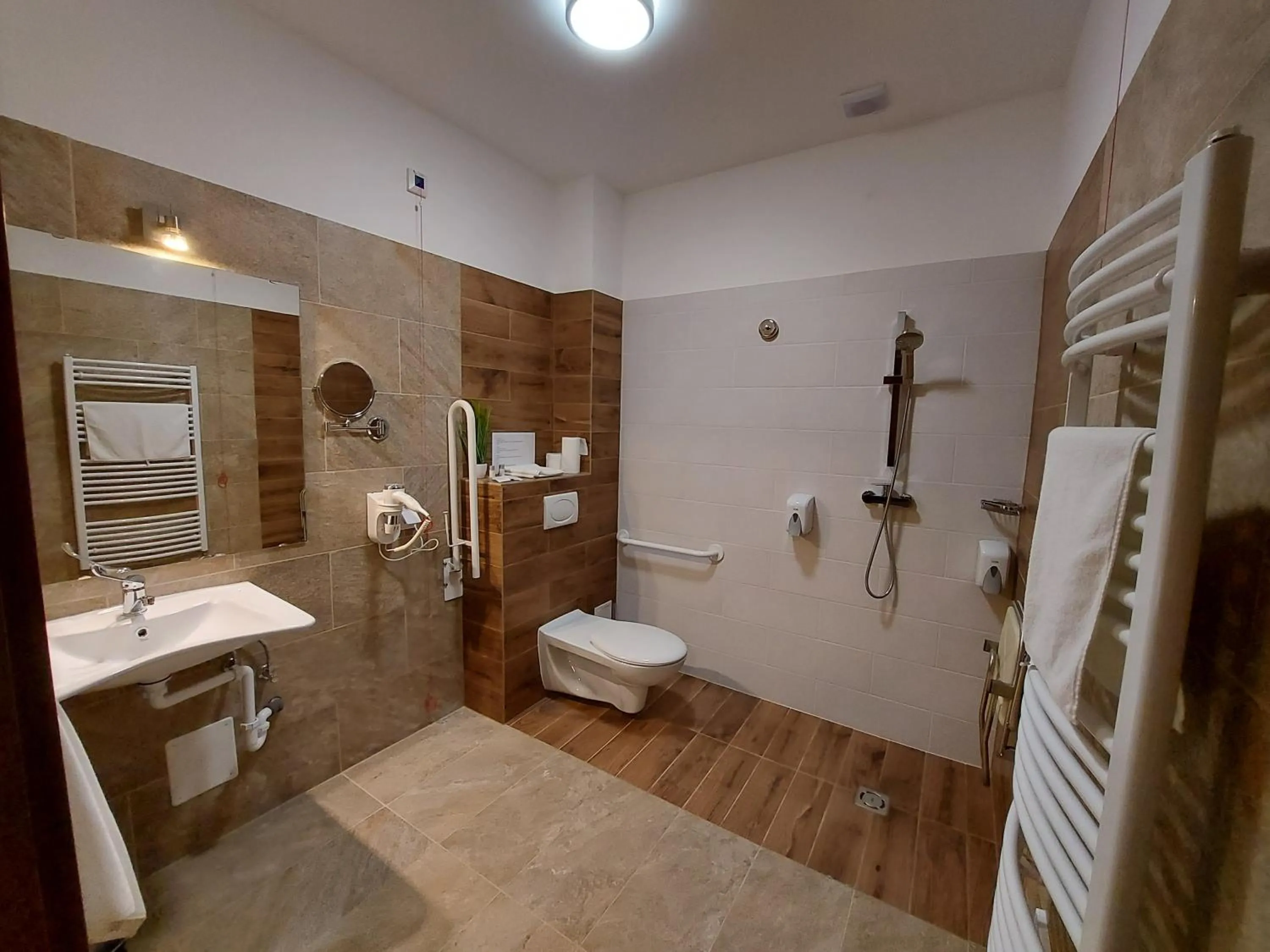 Shower in Vén Diófa De Lux Panzió