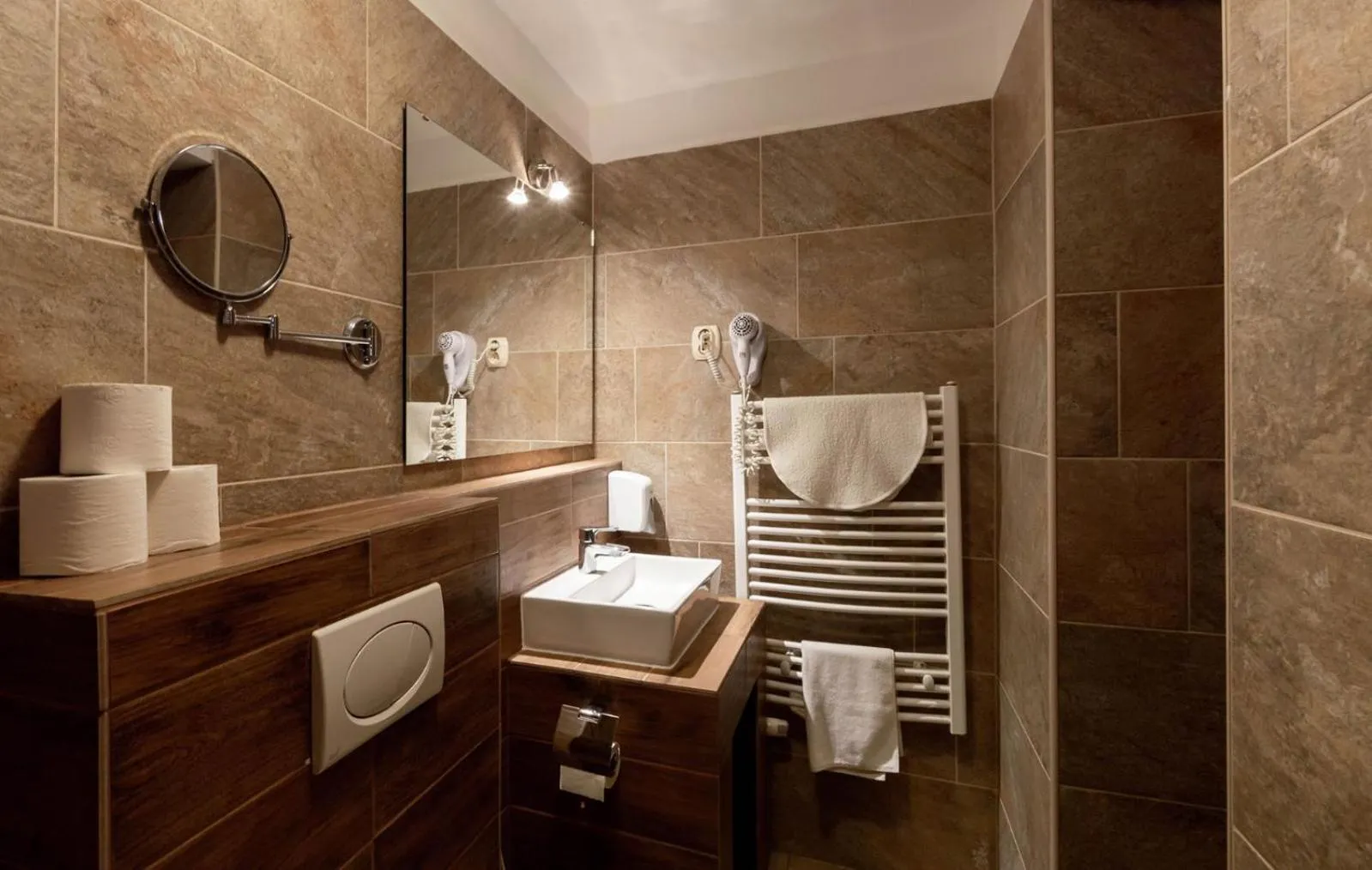 Bathroom in Vén Diófa De Lux Panzió