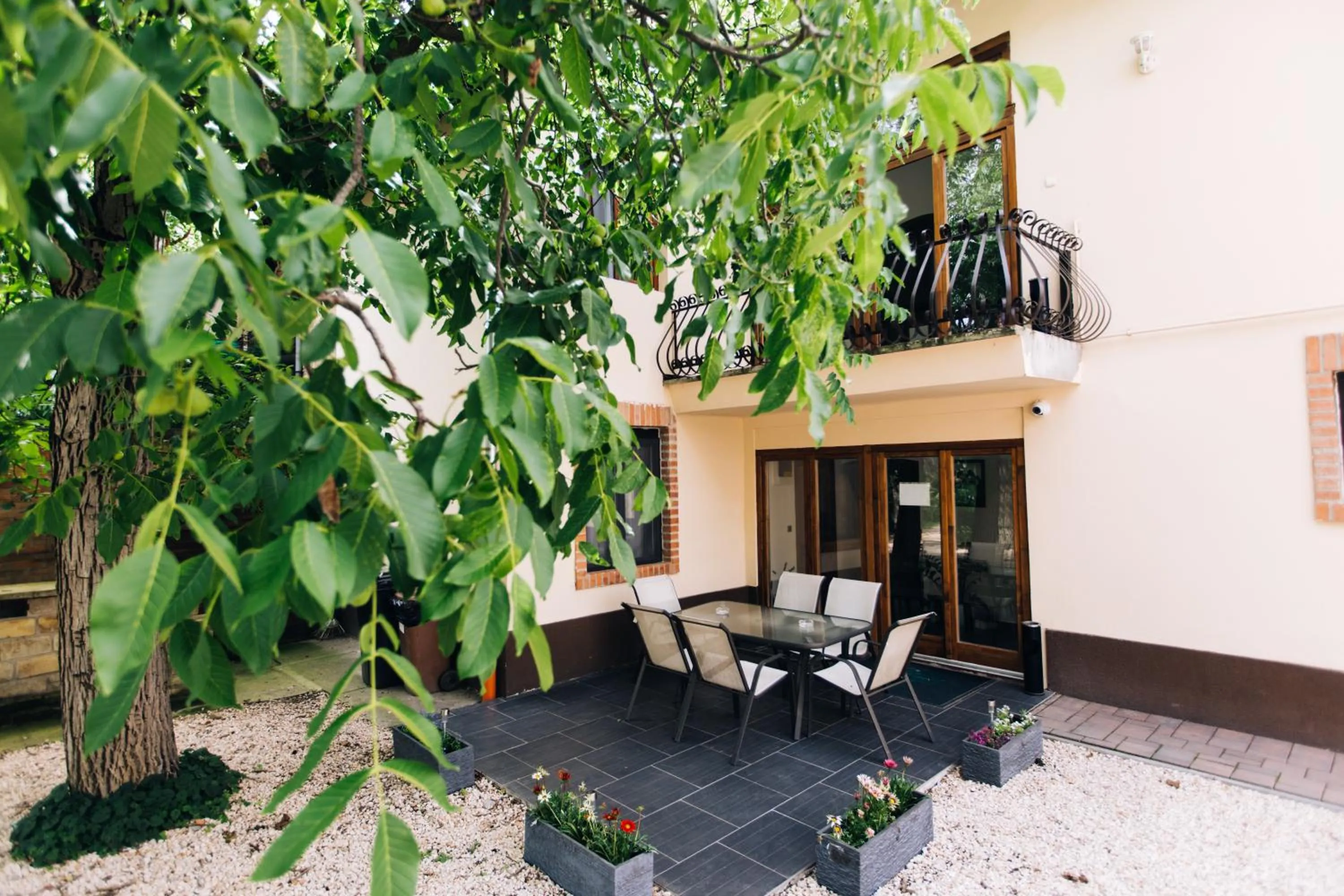 Patio in Vén Diófa De Lux Panzió