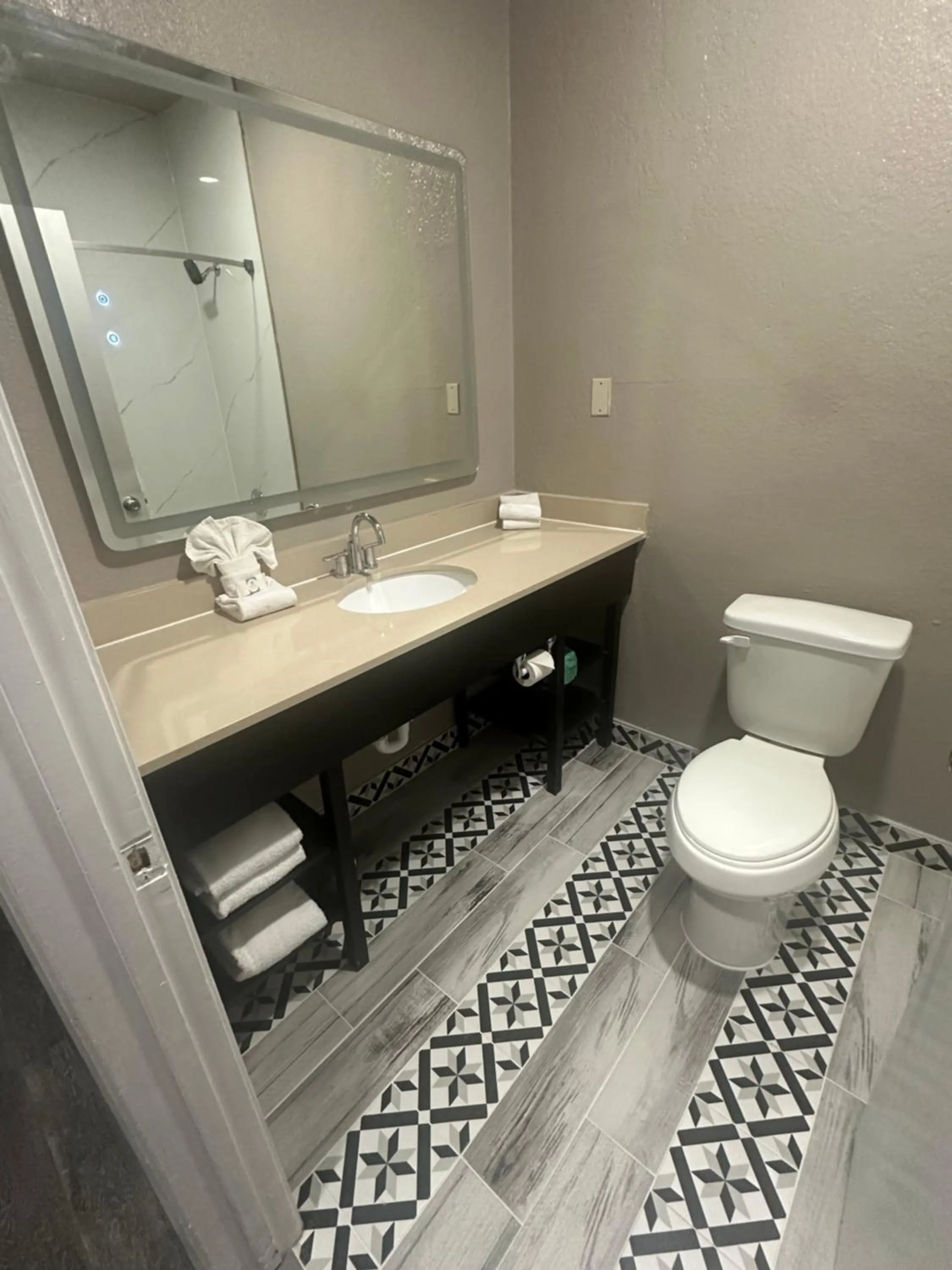 Toilet in Studio 6 Houston, TX - Westchase