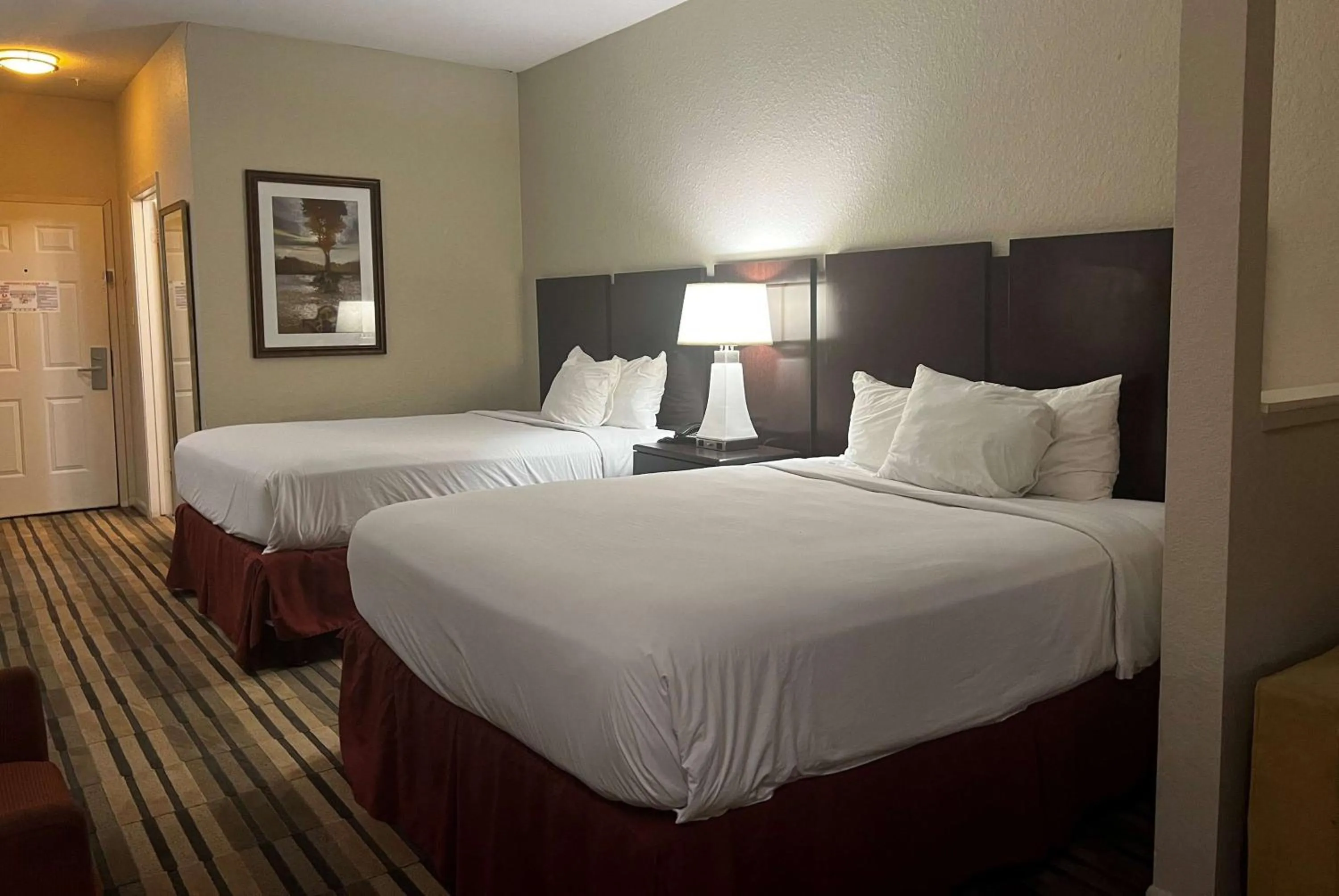 Photo of the whole room, Bed in Baymont by Wyndham Houston/Westchase