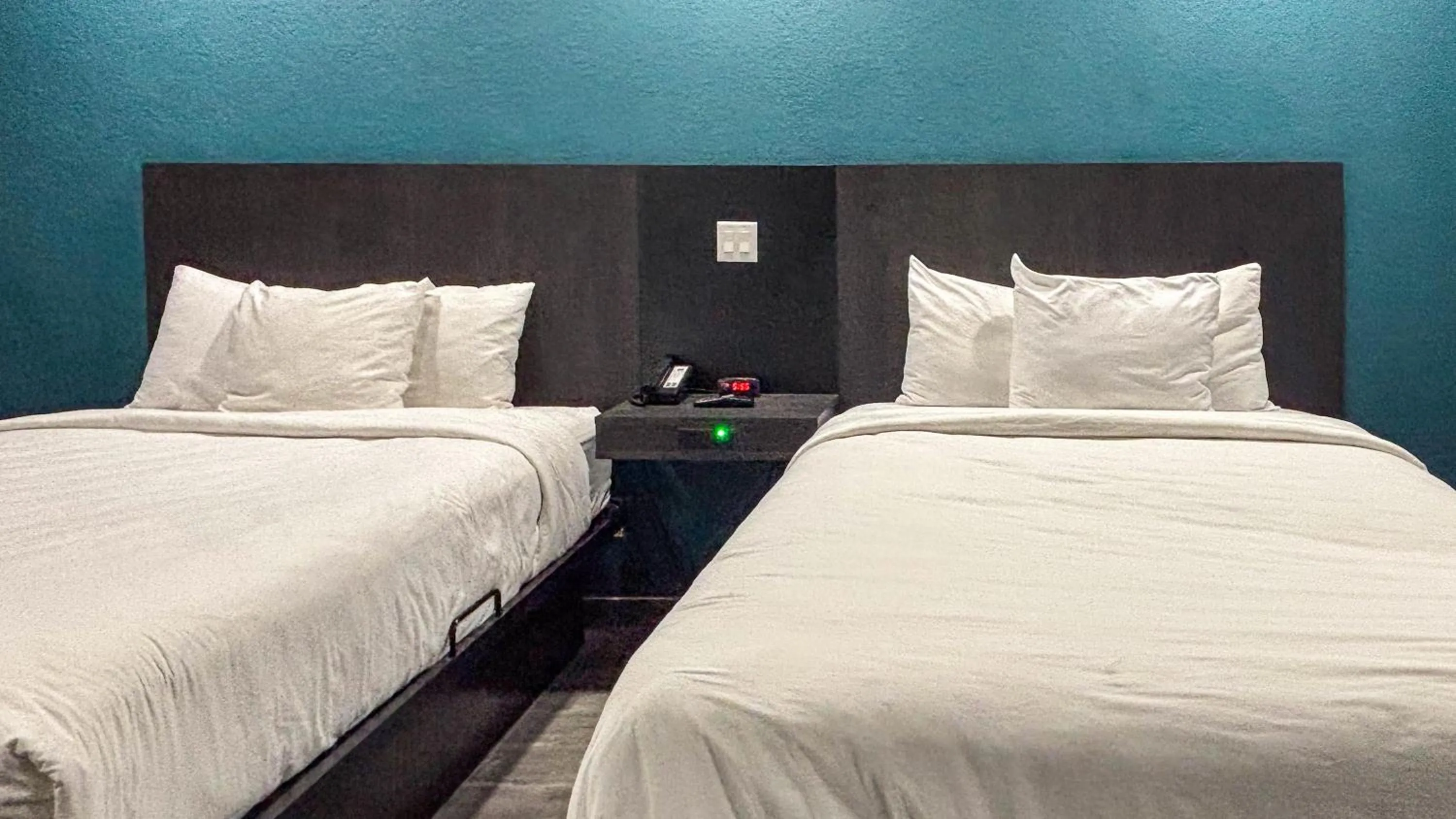 Photo of the whole room, Bed in Studio 6 Houston, TX - Westchase