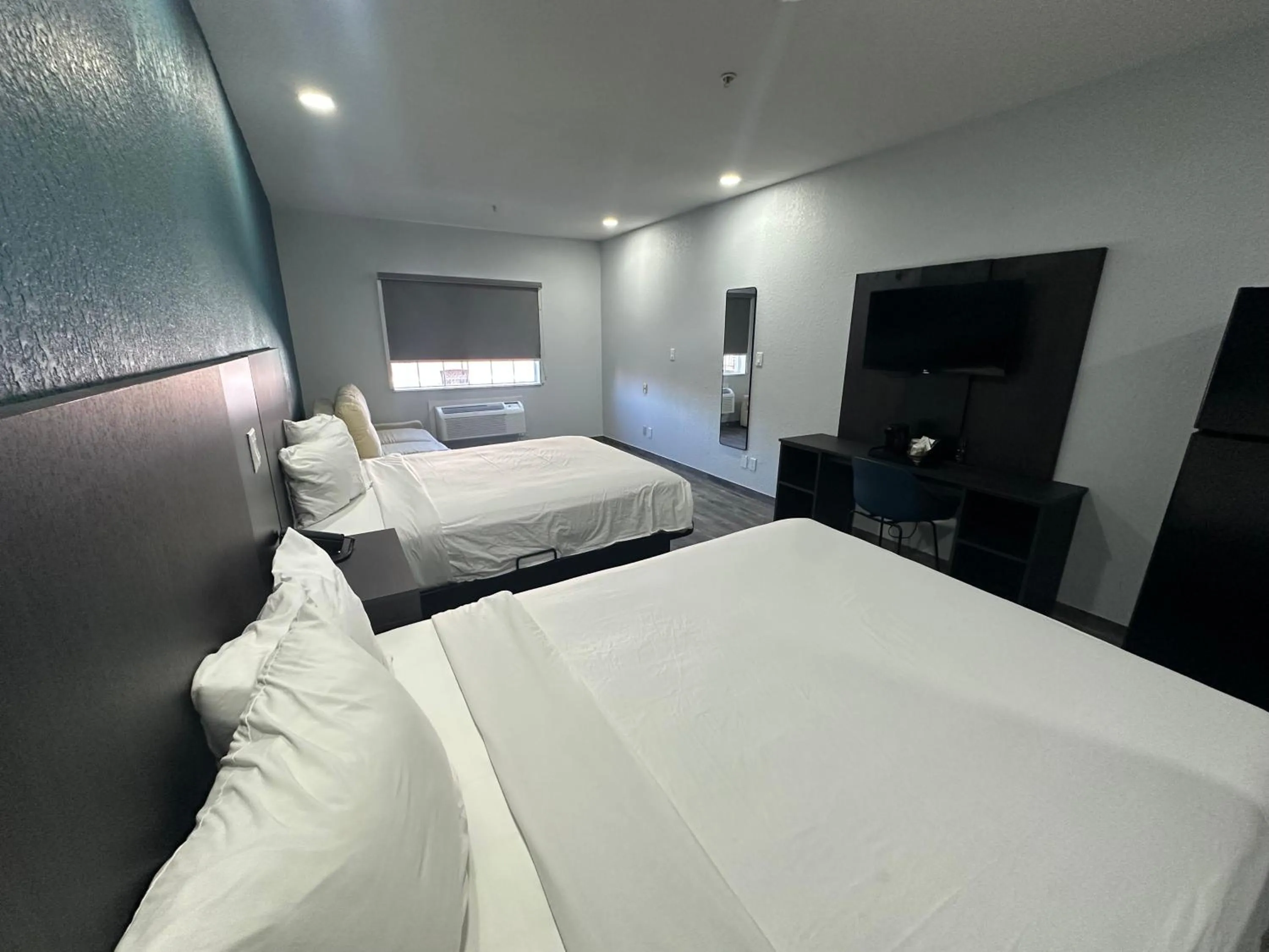 Bed in Studio 6 Houston, TX - Westchase