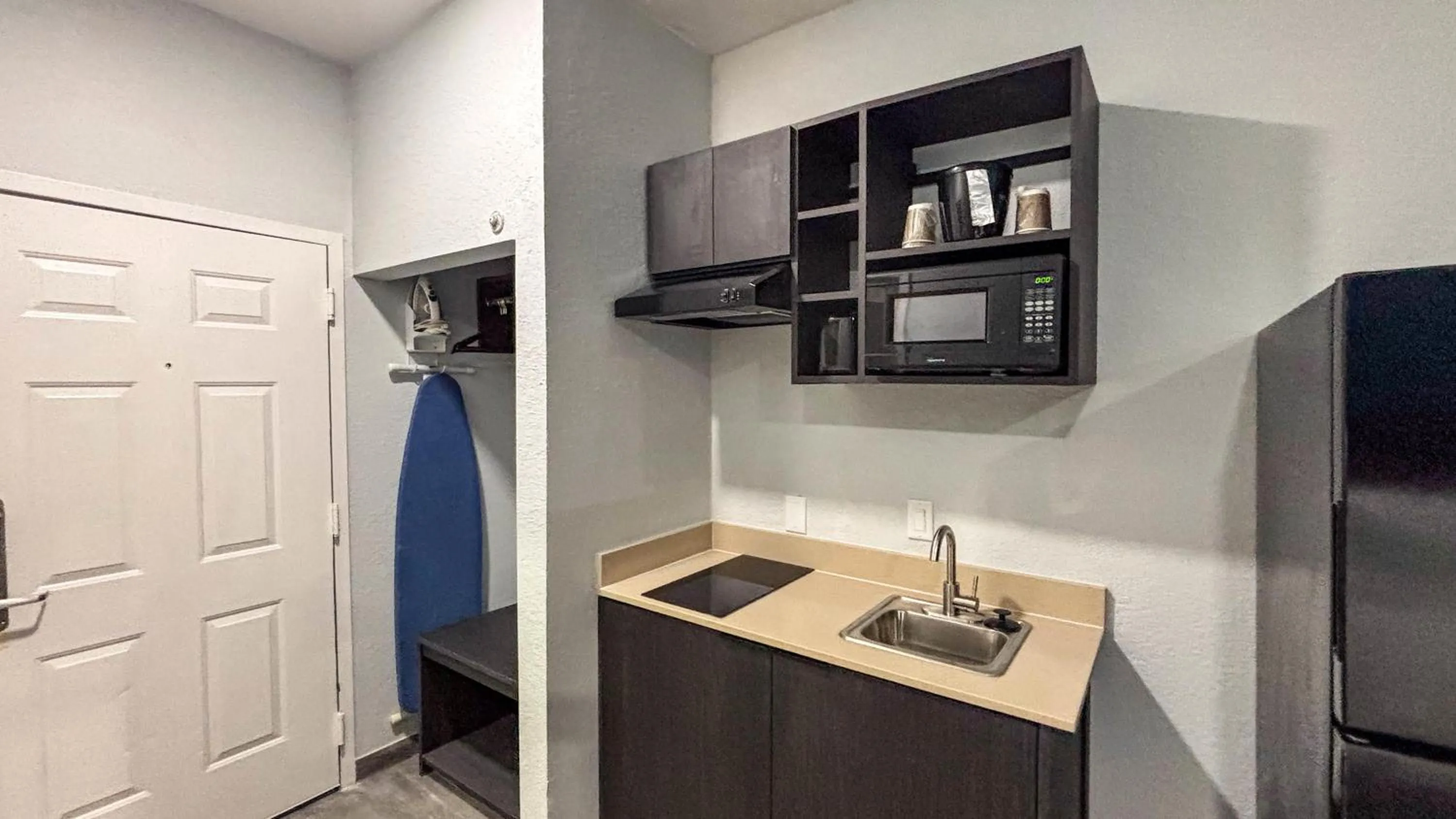 Kitchen or kitchenette in Studio 6 Houston, TX - Westchase