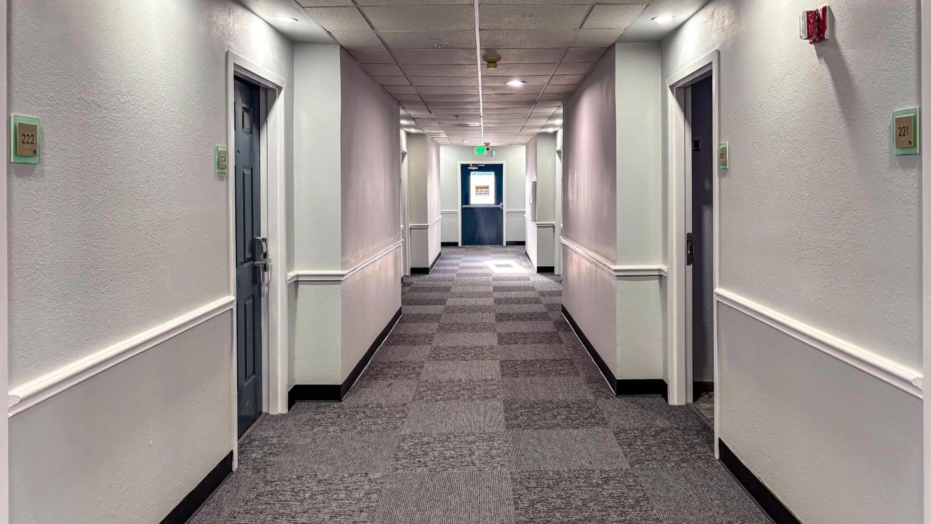 Property building in Studio 6 Houston, TX - Westchase