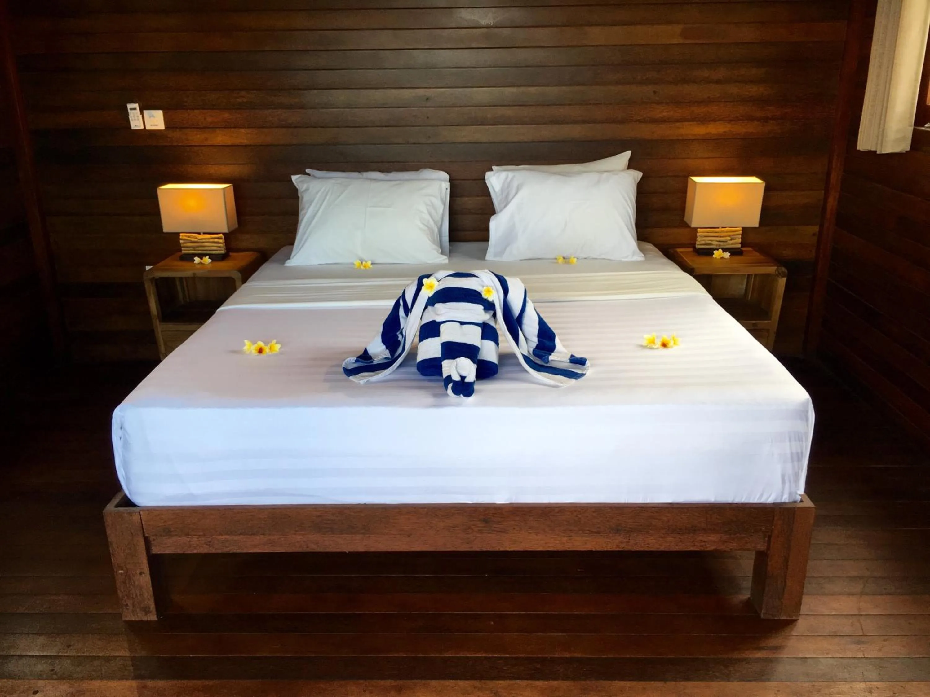 Bedroom, Bed in Twin Island Villas & Dive Resort