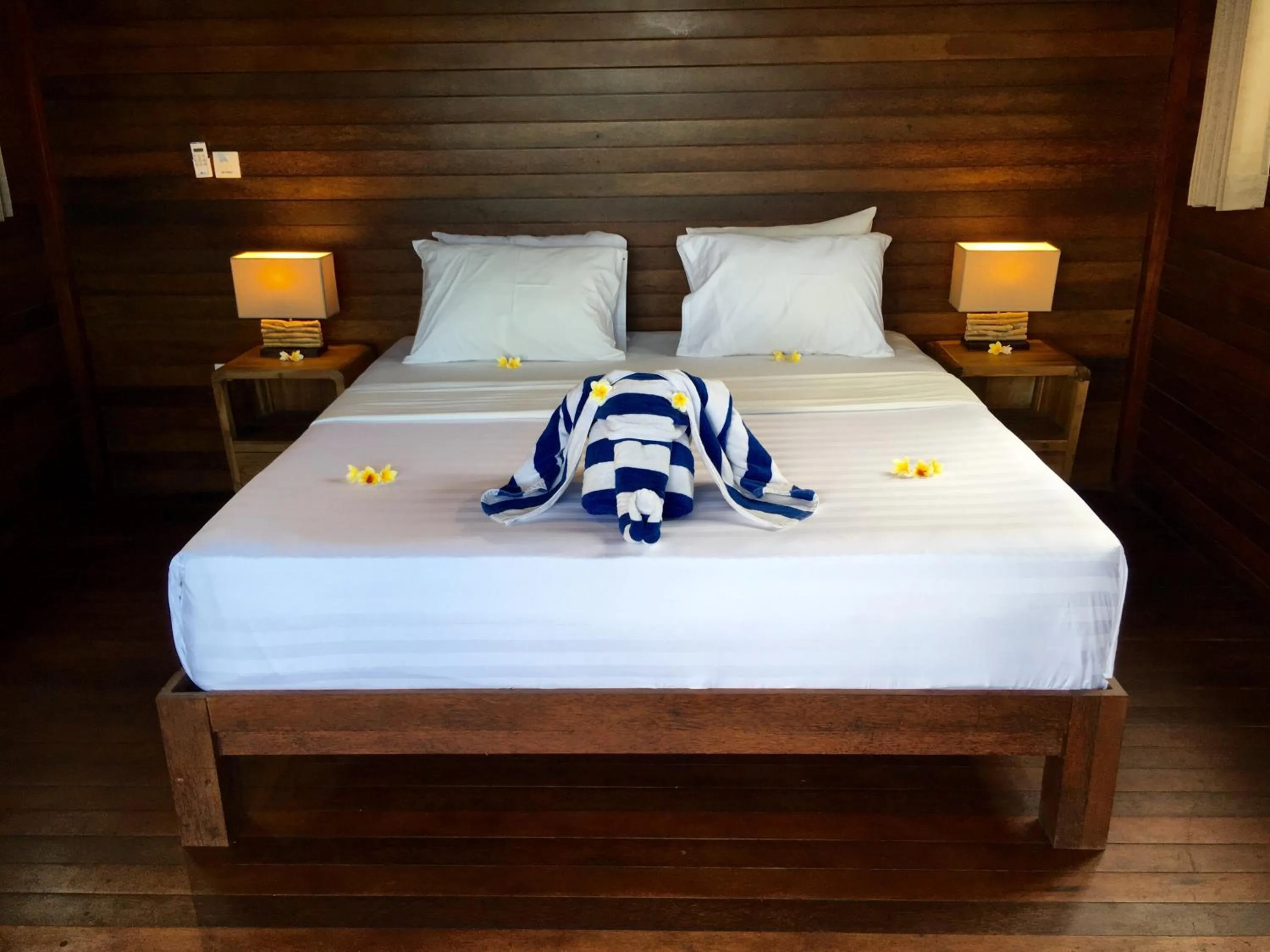 Bedroom, Bed in Twin Island Villas & Dive Resort
