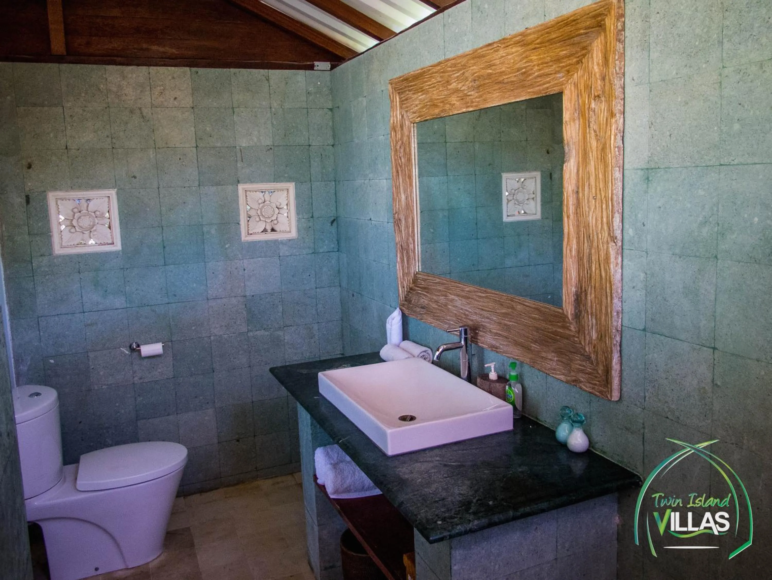 Bathroom in Twin Island Villas & Dive Resort
