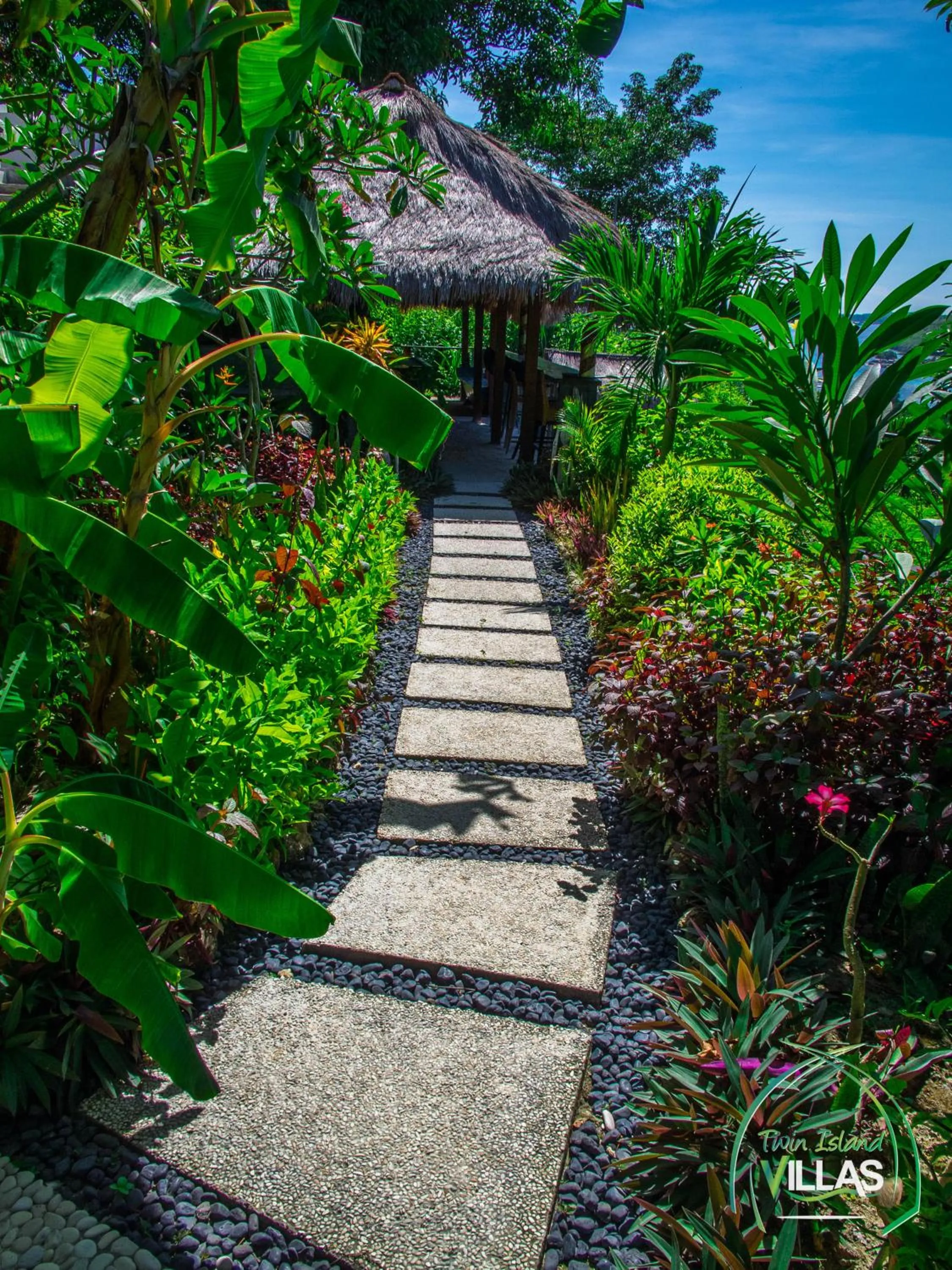 Lounge or bar in Twin Island Villas & Dive Resort