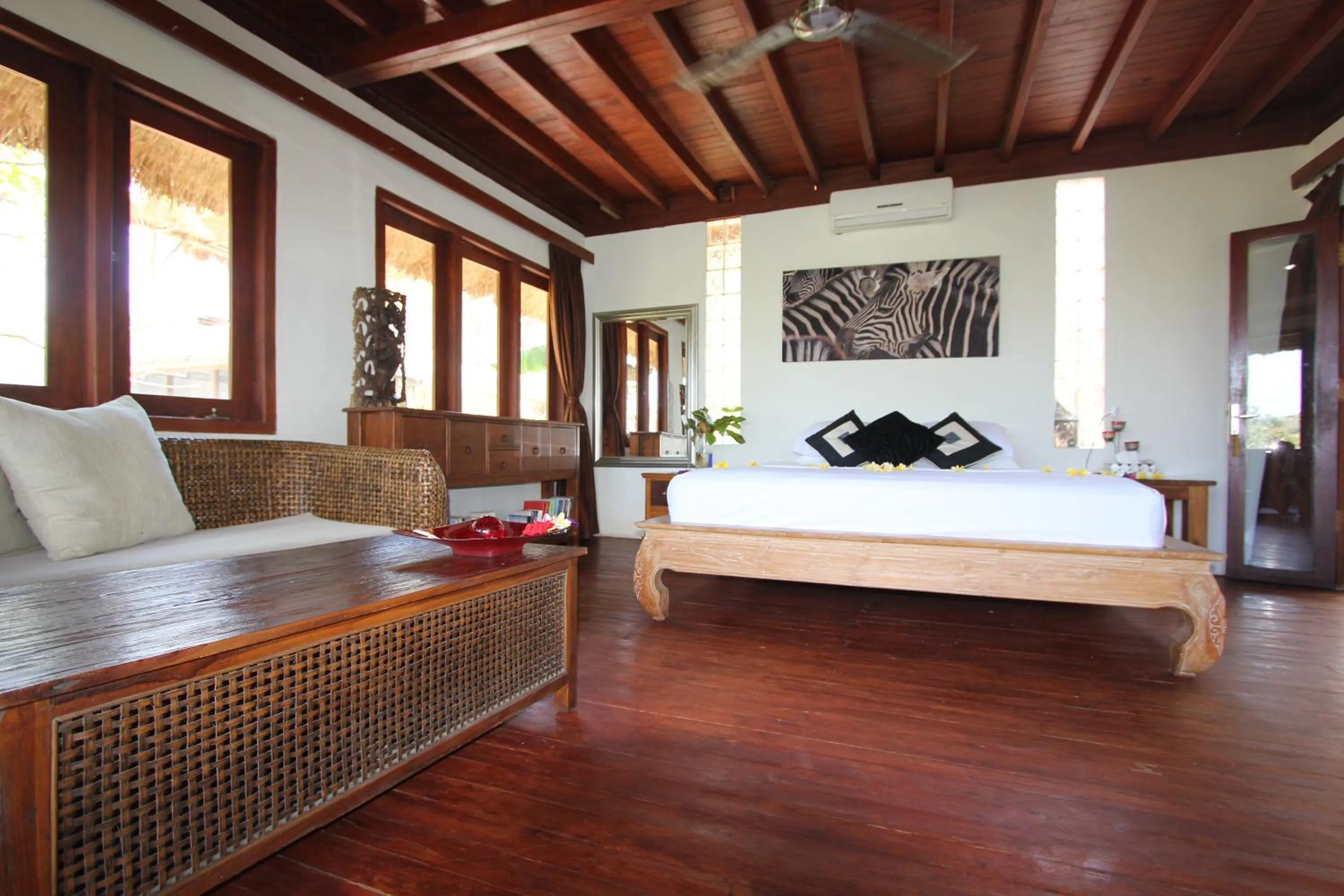 Bedroom, Bed in Twin Island Villas & Dive Resort