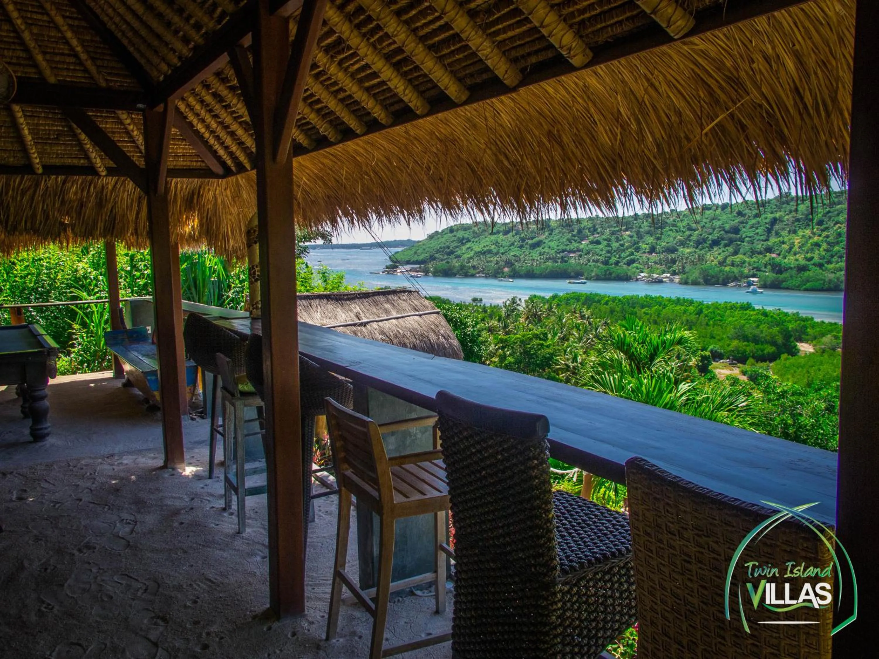 Lounge or bar in Twin Island Villas & Dive Resort