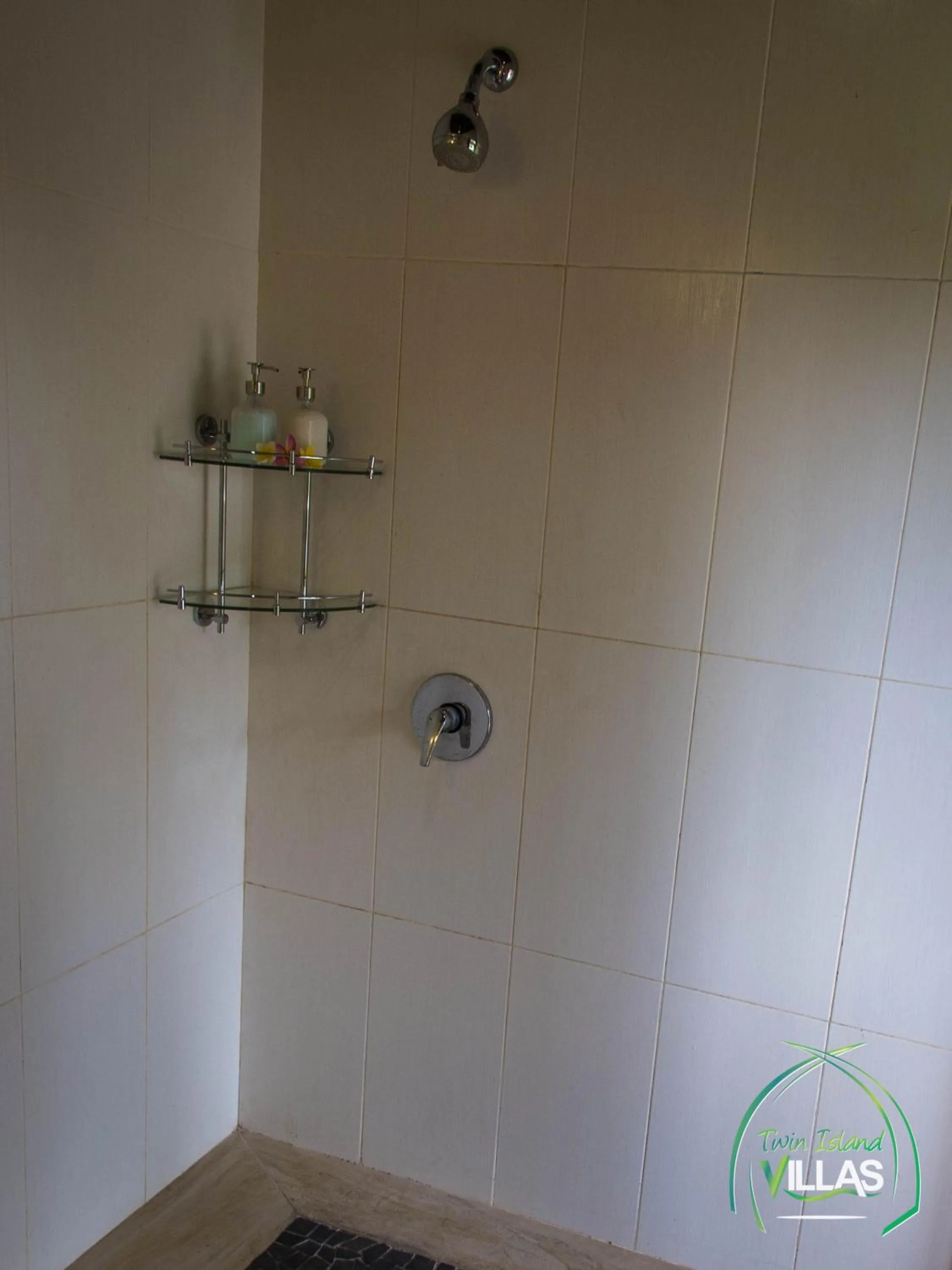 Bathroom in Twin Island Villas & Dive Resort