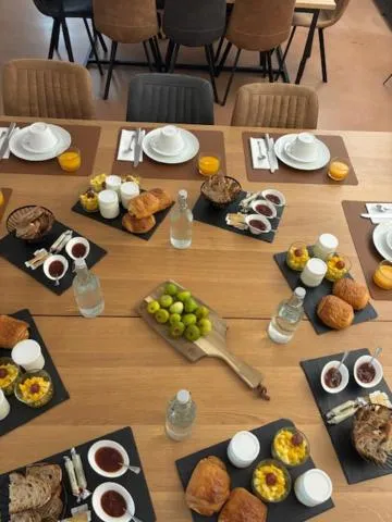 Continental breakfast in Le Clos des Queyries, Chambres d'Hôtes