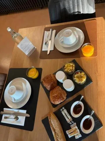 Continental breakfast in Le Clos des Queyries, Chambres d'Hôtes