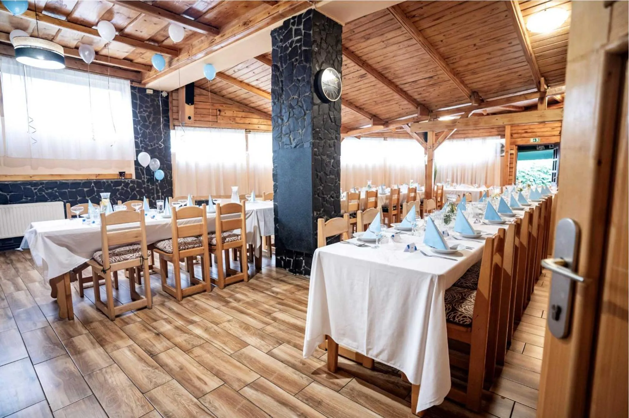 Restaurant/places to eat in Hotel Taurus