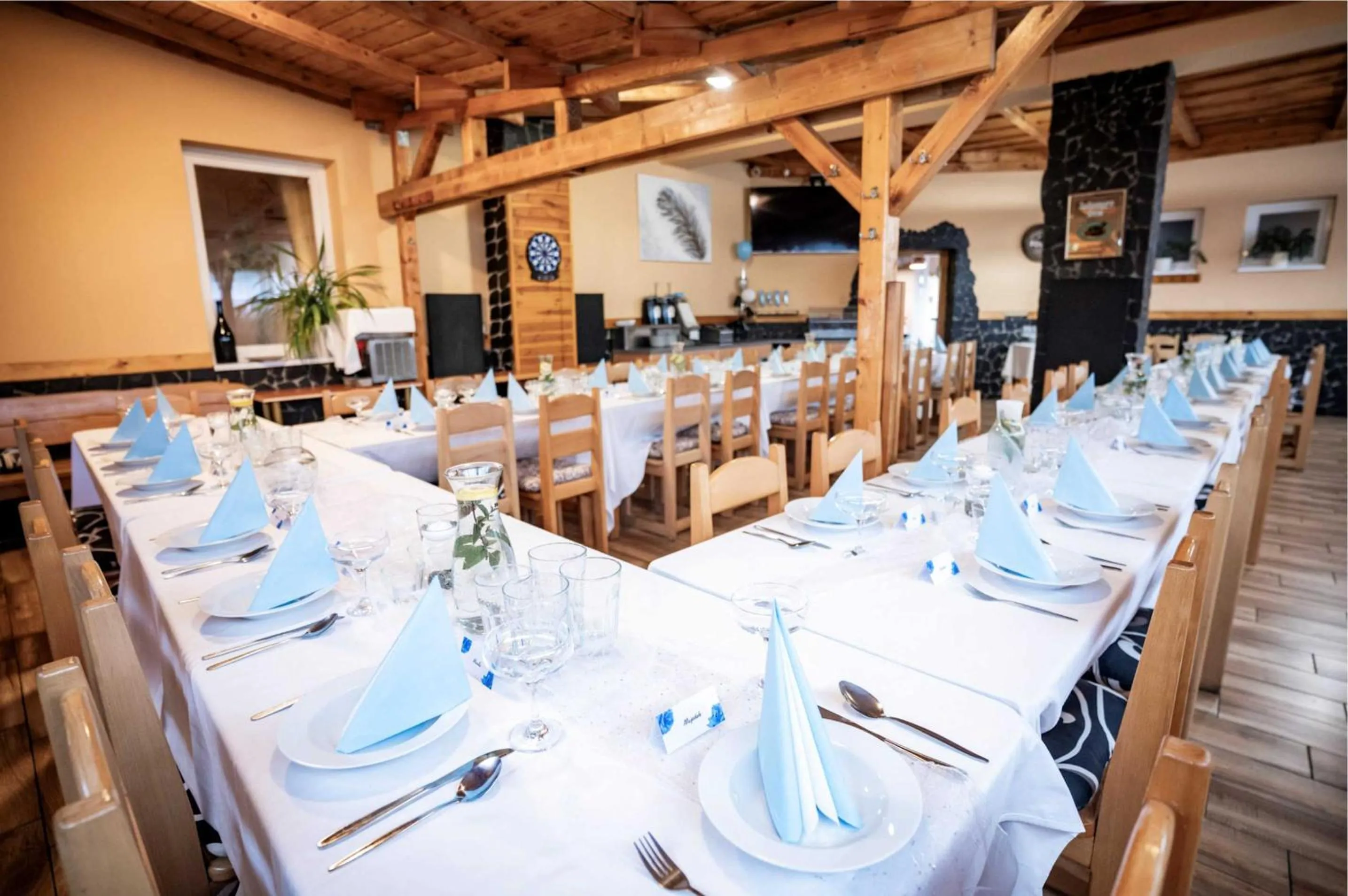 Restaurant/places to eat in Hotel Taurus