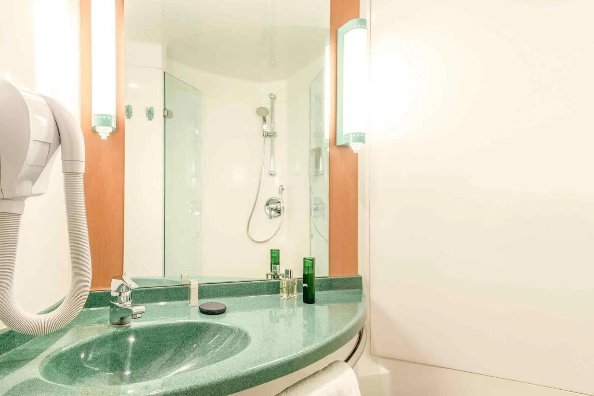 Bedroom in ibis Paris Saint-Denis Stade Sud