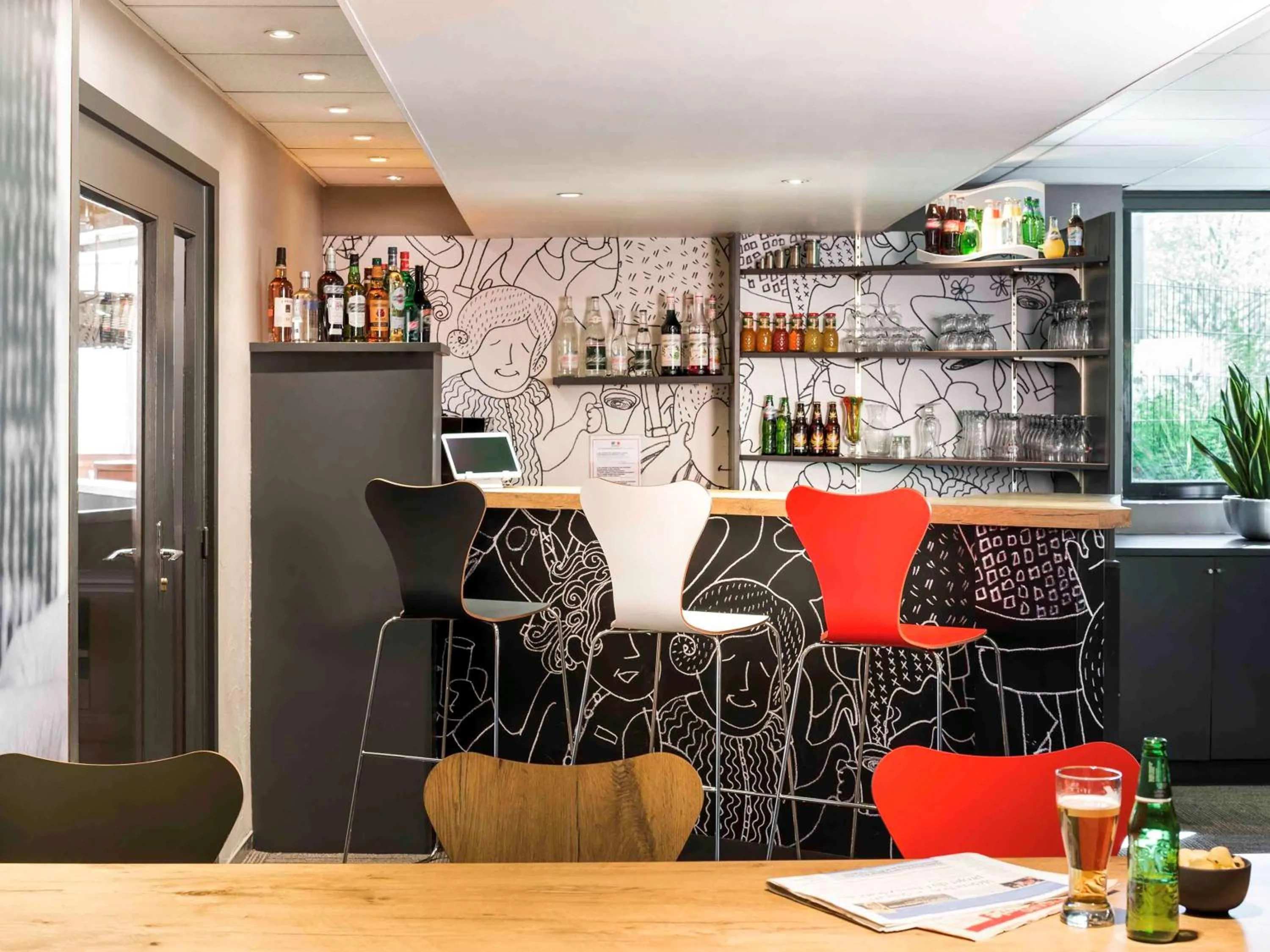 Lounge or bar in ibis Paris Saint-Denis Stade Sud