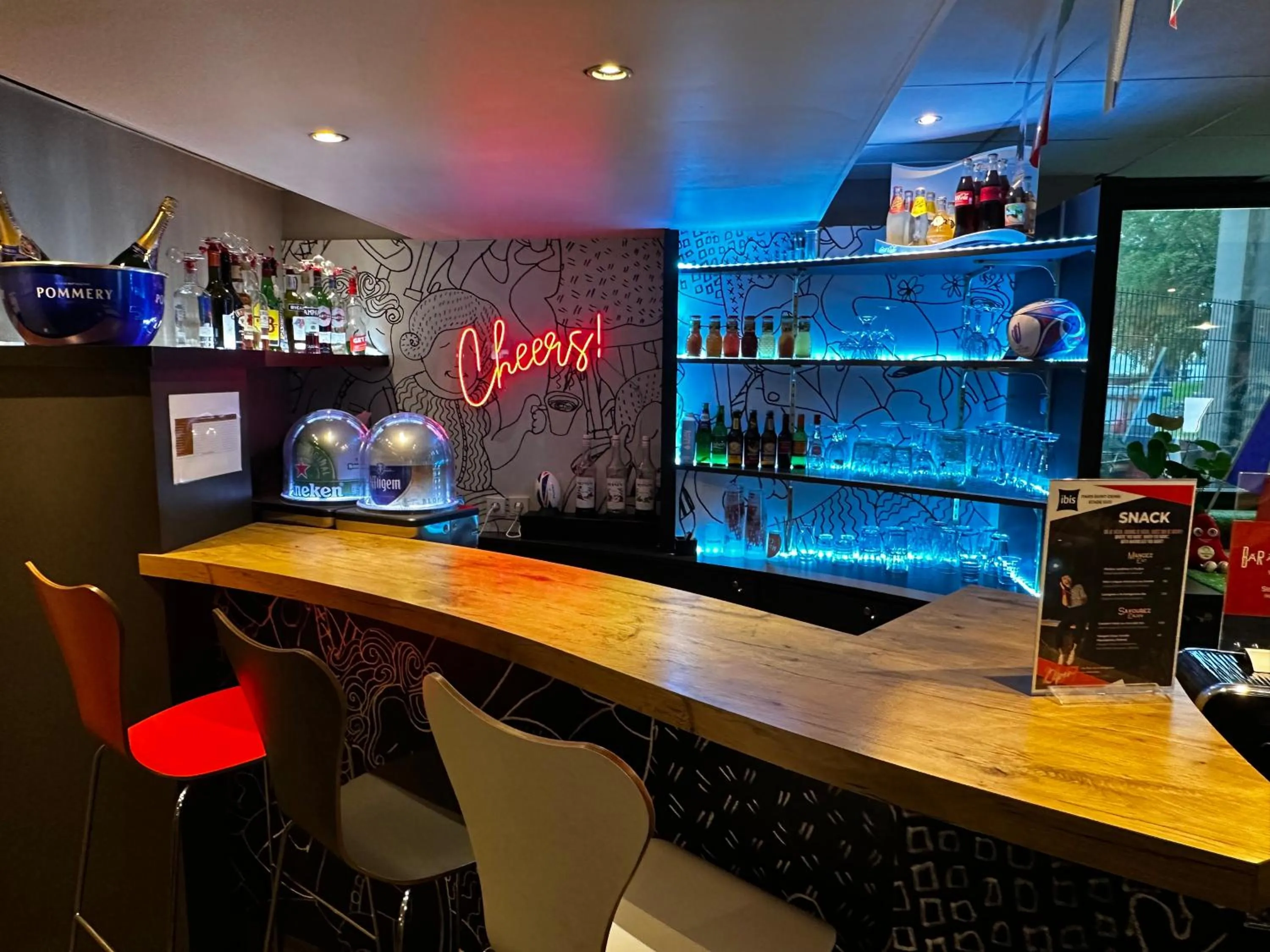 Lounge or bar in ibis Paris Saint-Denis Stade Sud