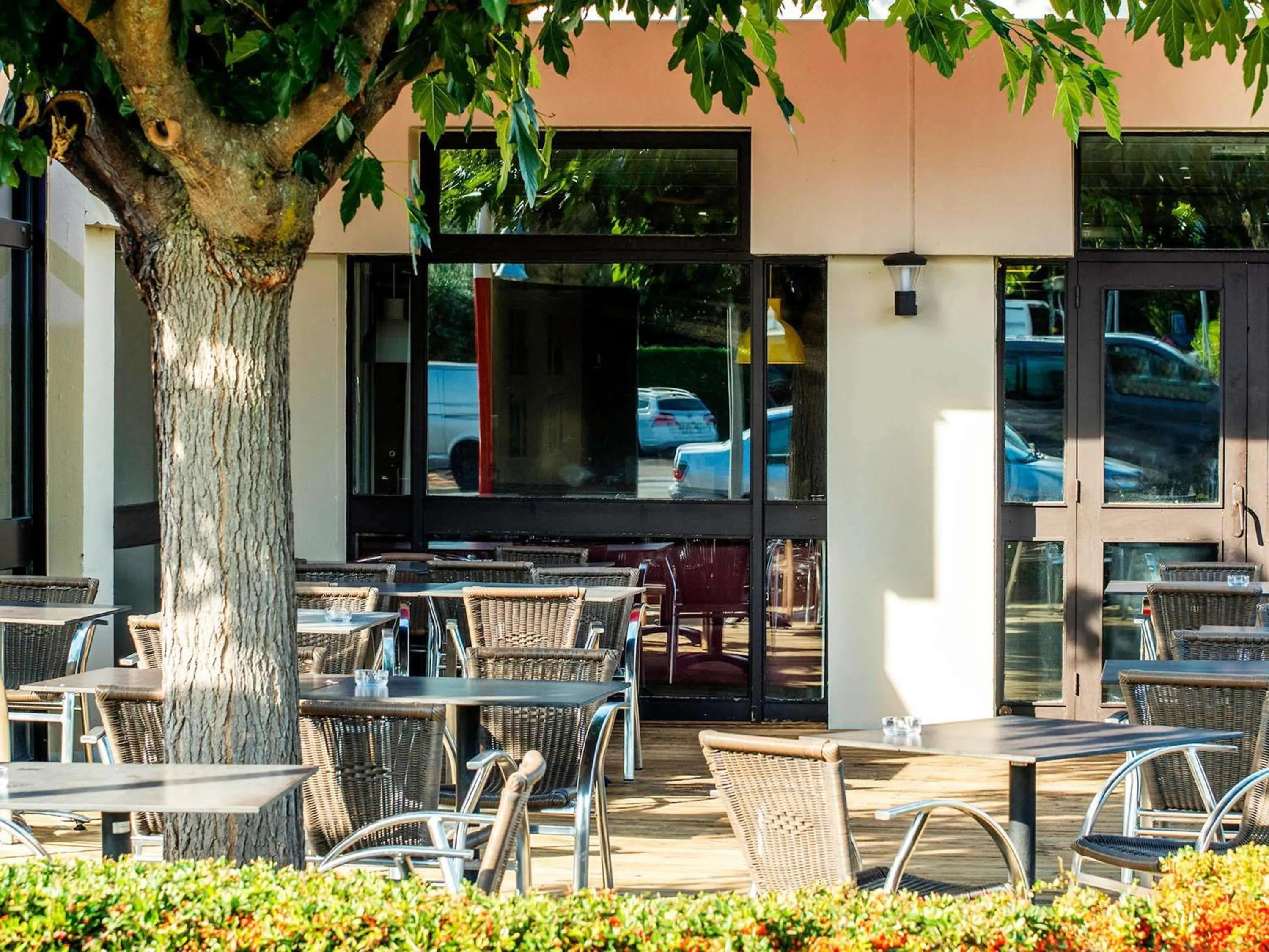 Restaurant/places to eat in ibis Toulouse Aeroport