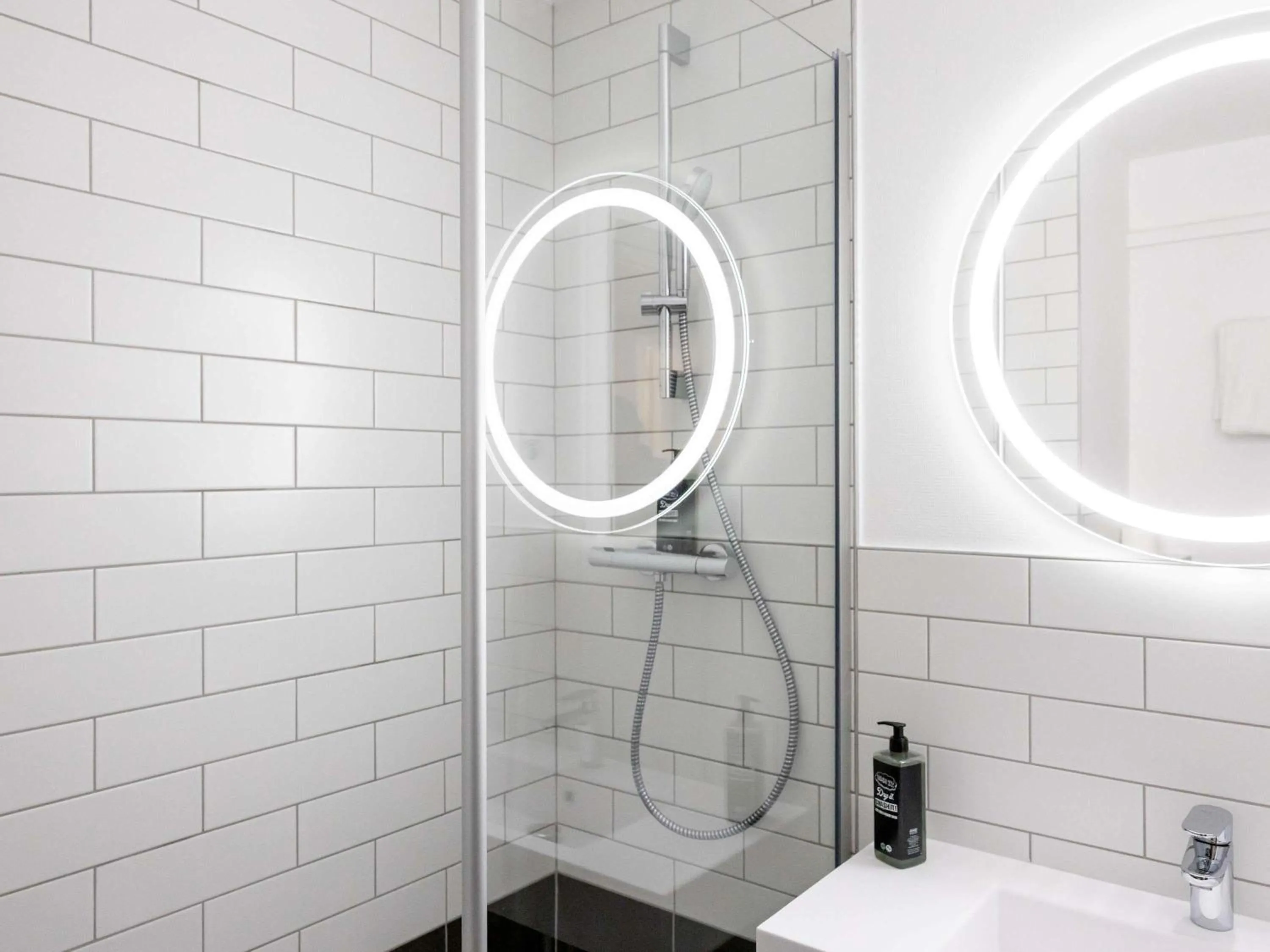 Bedroom in ibis Toulouse Aeroport