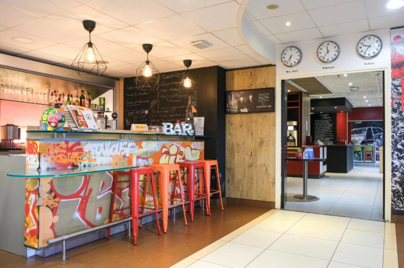 Lounge or bar in ibis Toulouse Aeroport