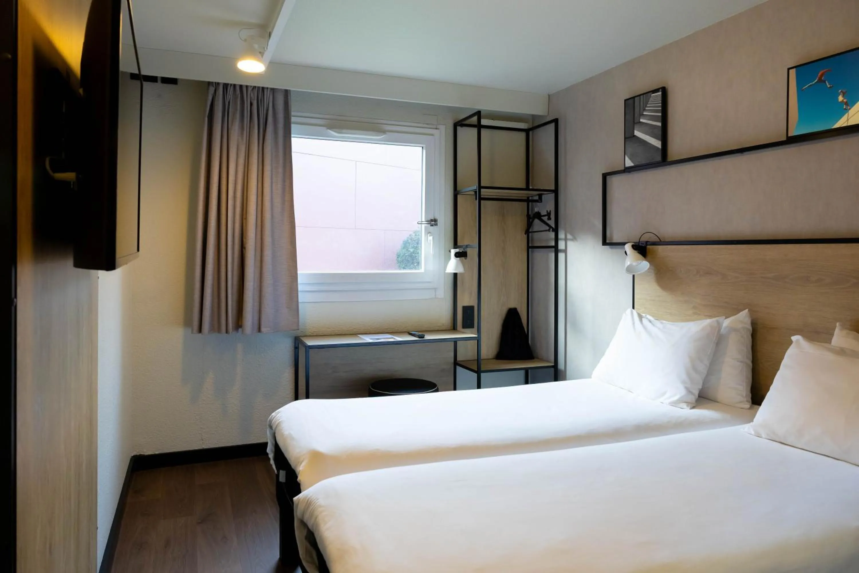 Bedroom, Bed in ibis Toulouse Aeroport