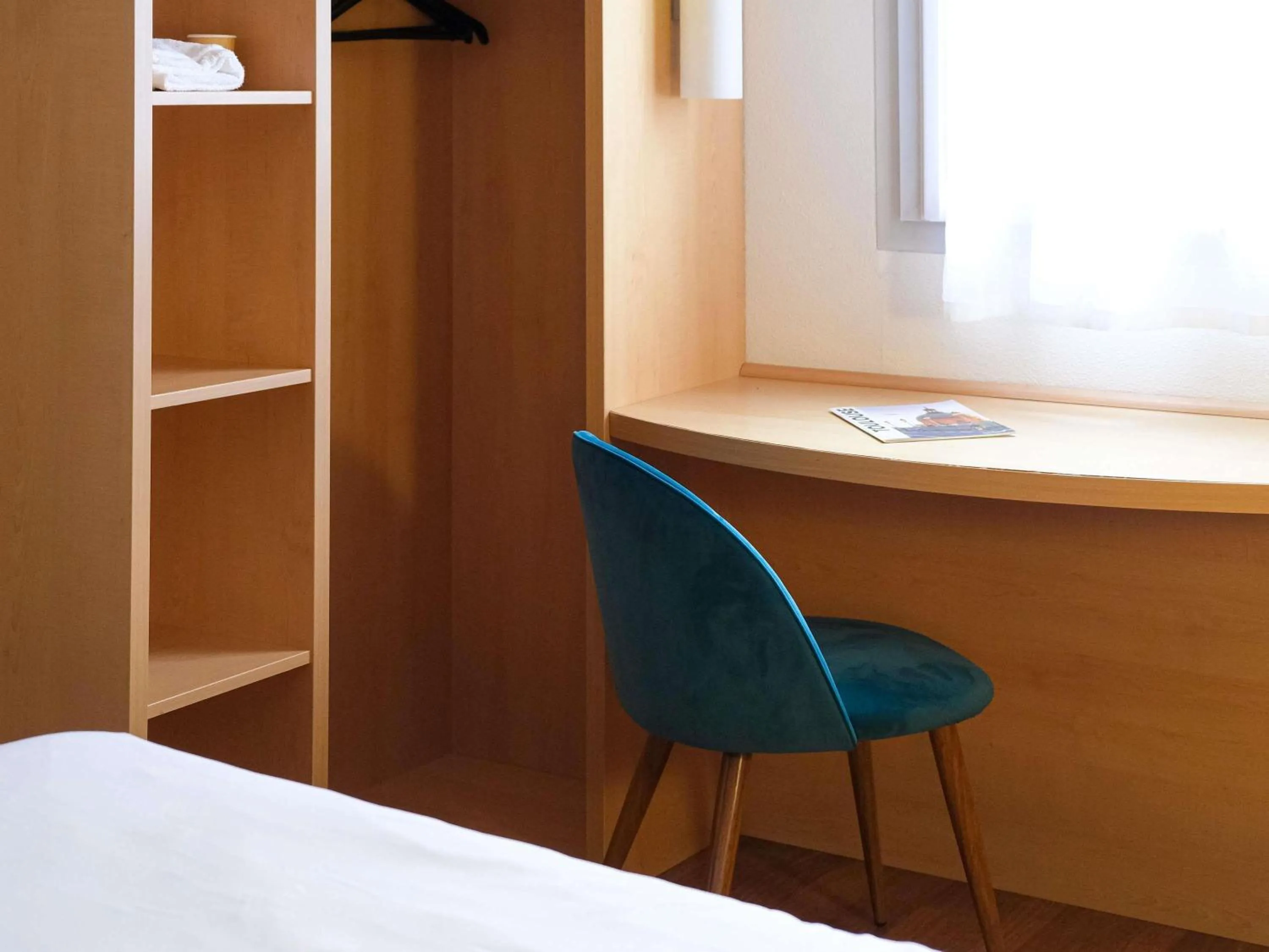 Bedroom, Bed in ibis Toulouse Aeroport