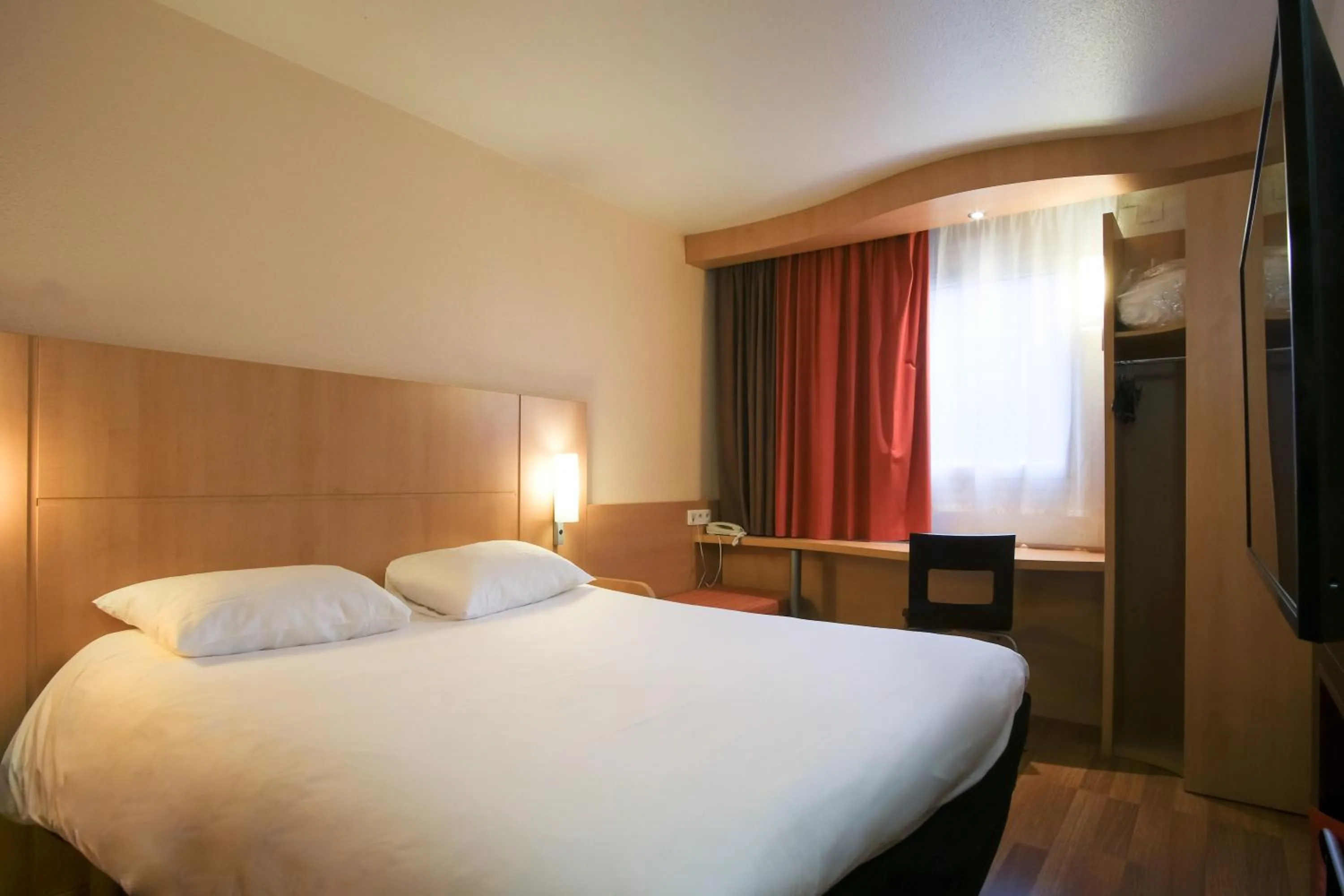 Bed in ibis Toulouse Aeroport