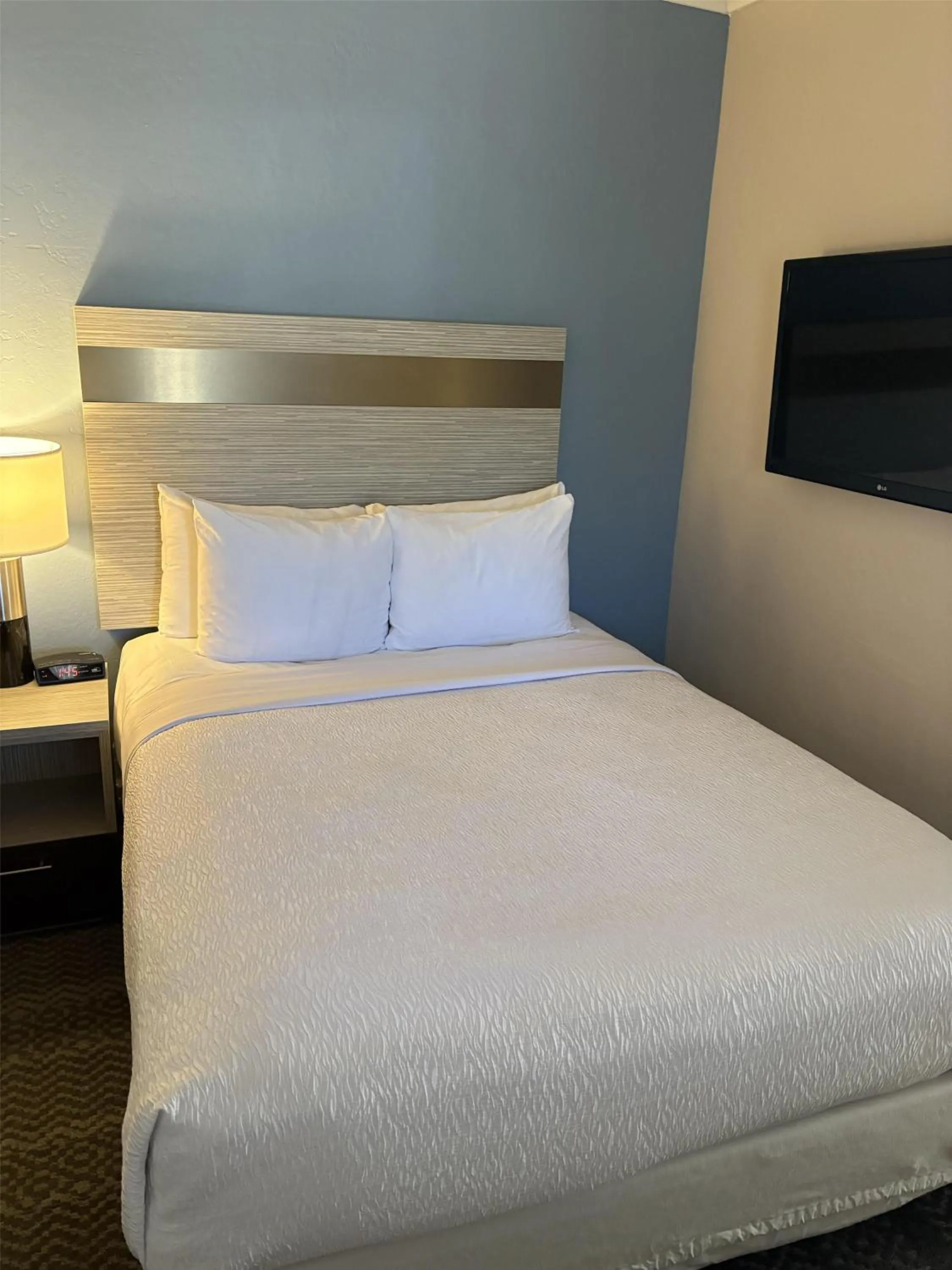 Bedroom, Bed in SureStay InnSuites Phoenix Hotel & Suites by Best Western