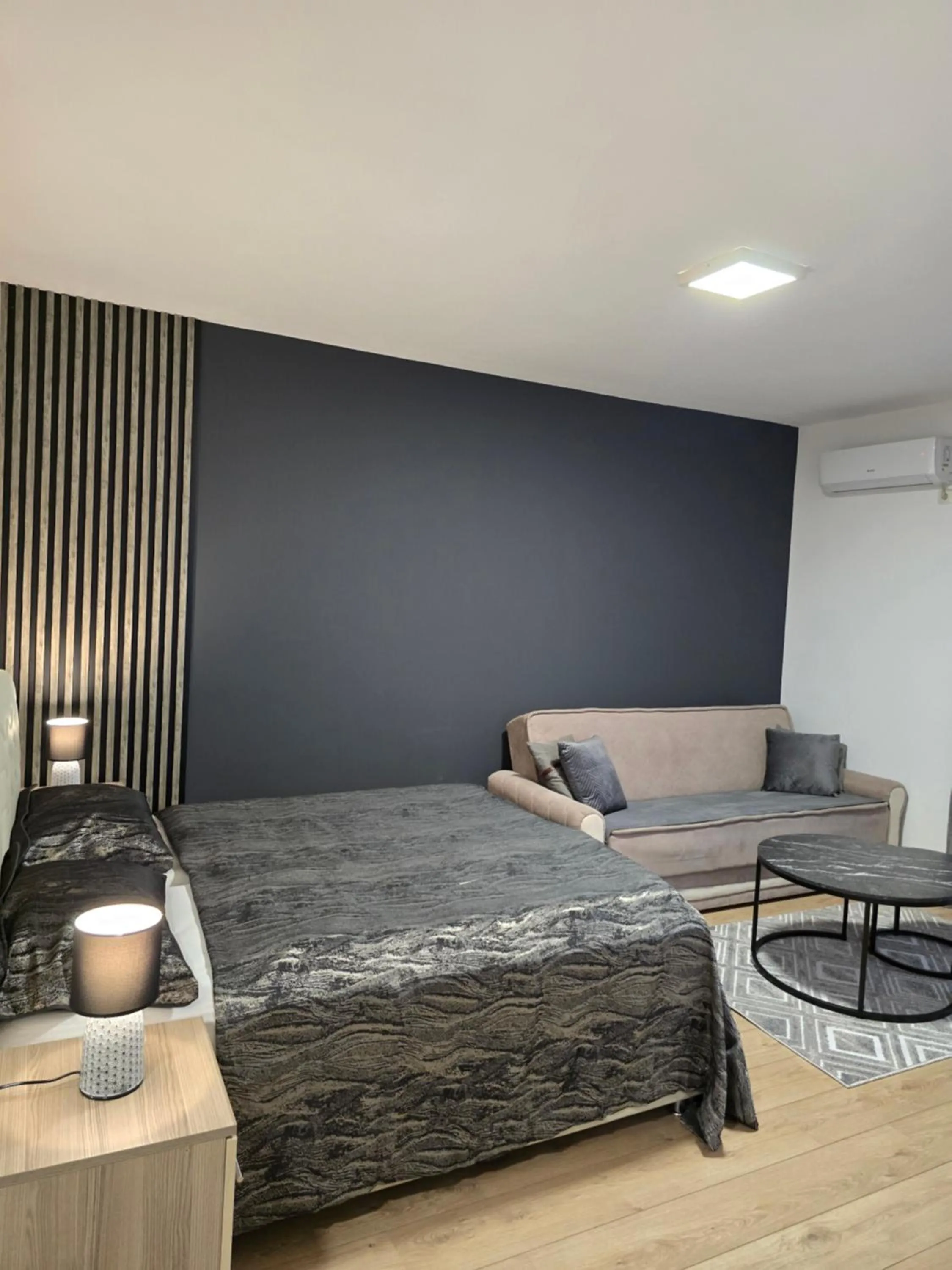 Seating area, Bed in Residence Riverside
