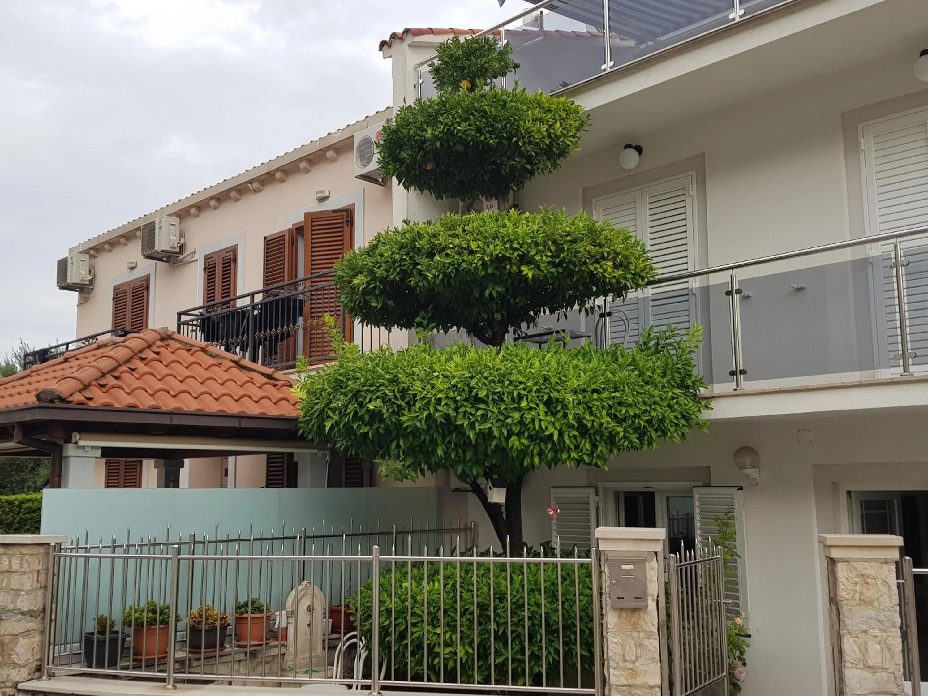 Property building in Rooms & Apartments Barišić