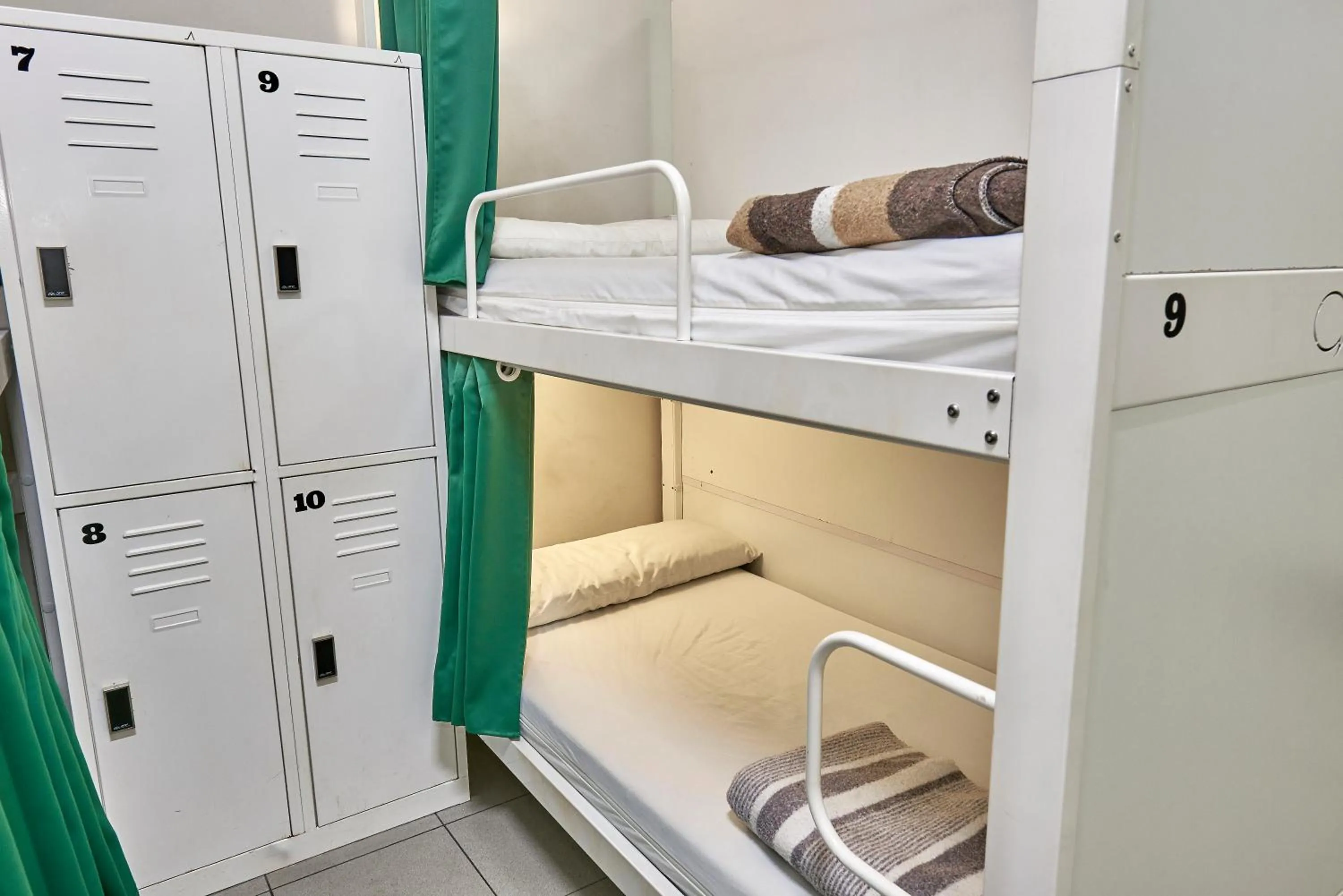 Bed in Hola Hostal Eixample