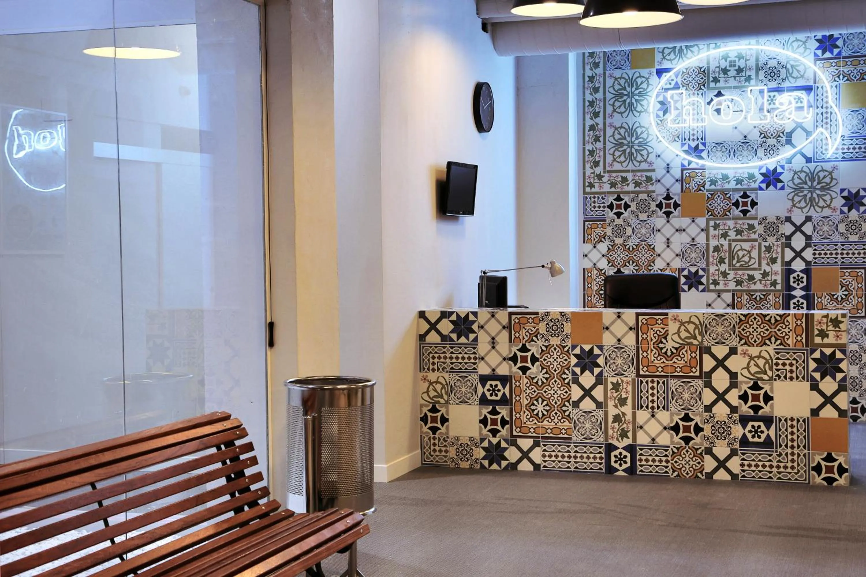 Lobby or reception in Hola Hostal Eixample