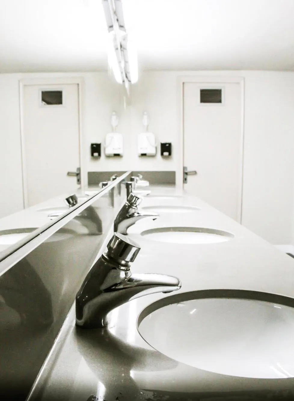 Public Bath in Hola Hostal Eixample