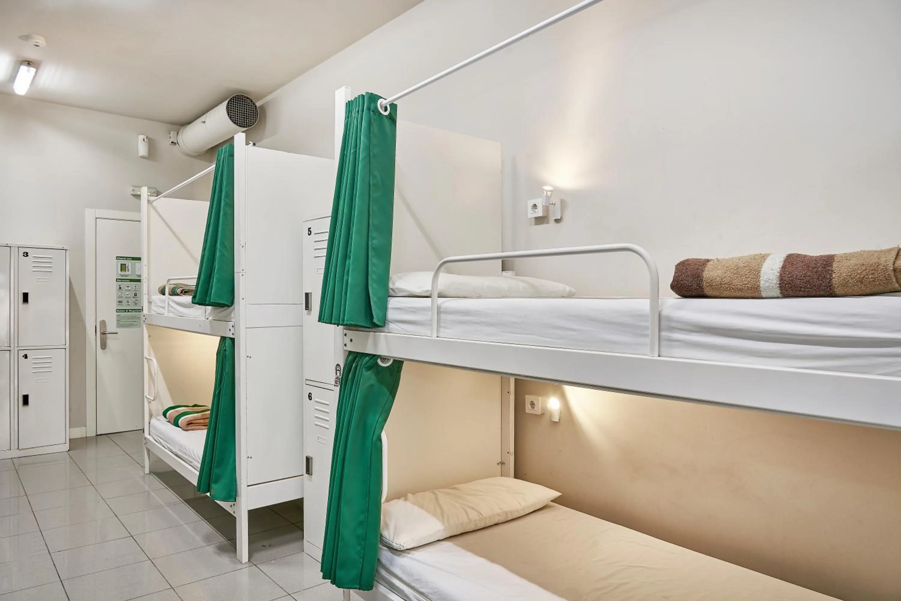 Bed in Hola Hostal Eixample