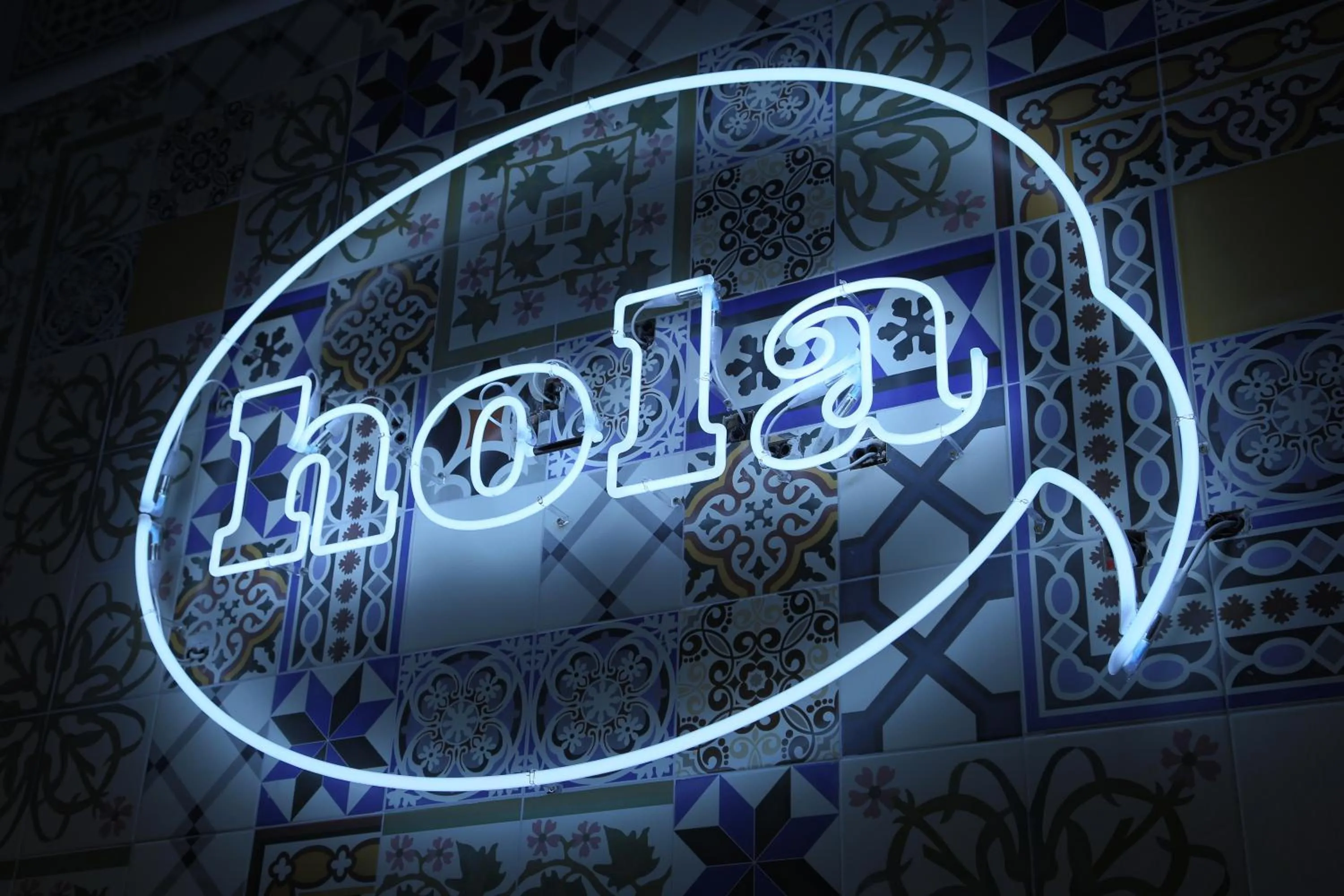 Logo/Certificate/Sign in Hola Hostal Eixample