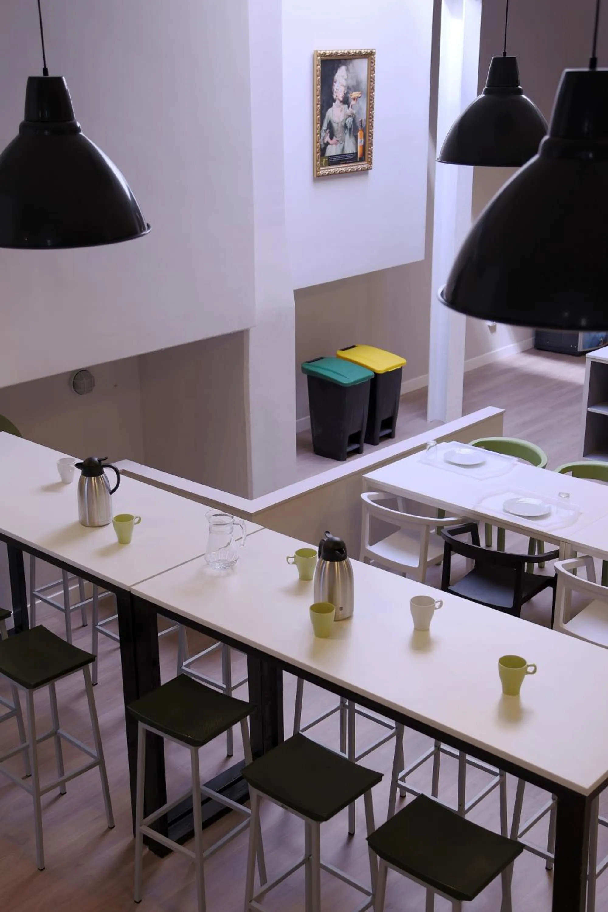 Restaurant/places to eat in Hola Hostal Eixample