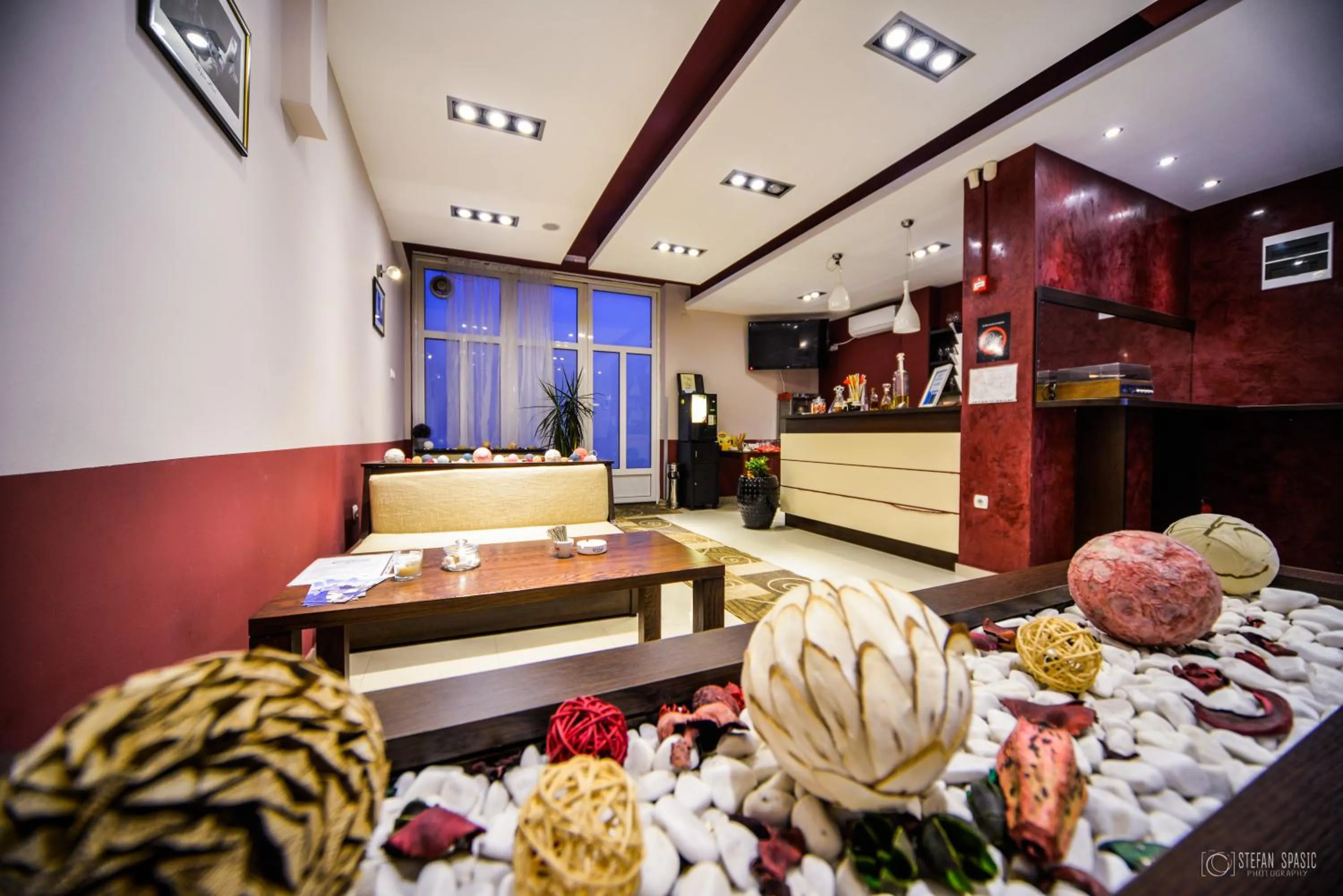 Communal lounge/ TV room in Garni Hotel 018 In