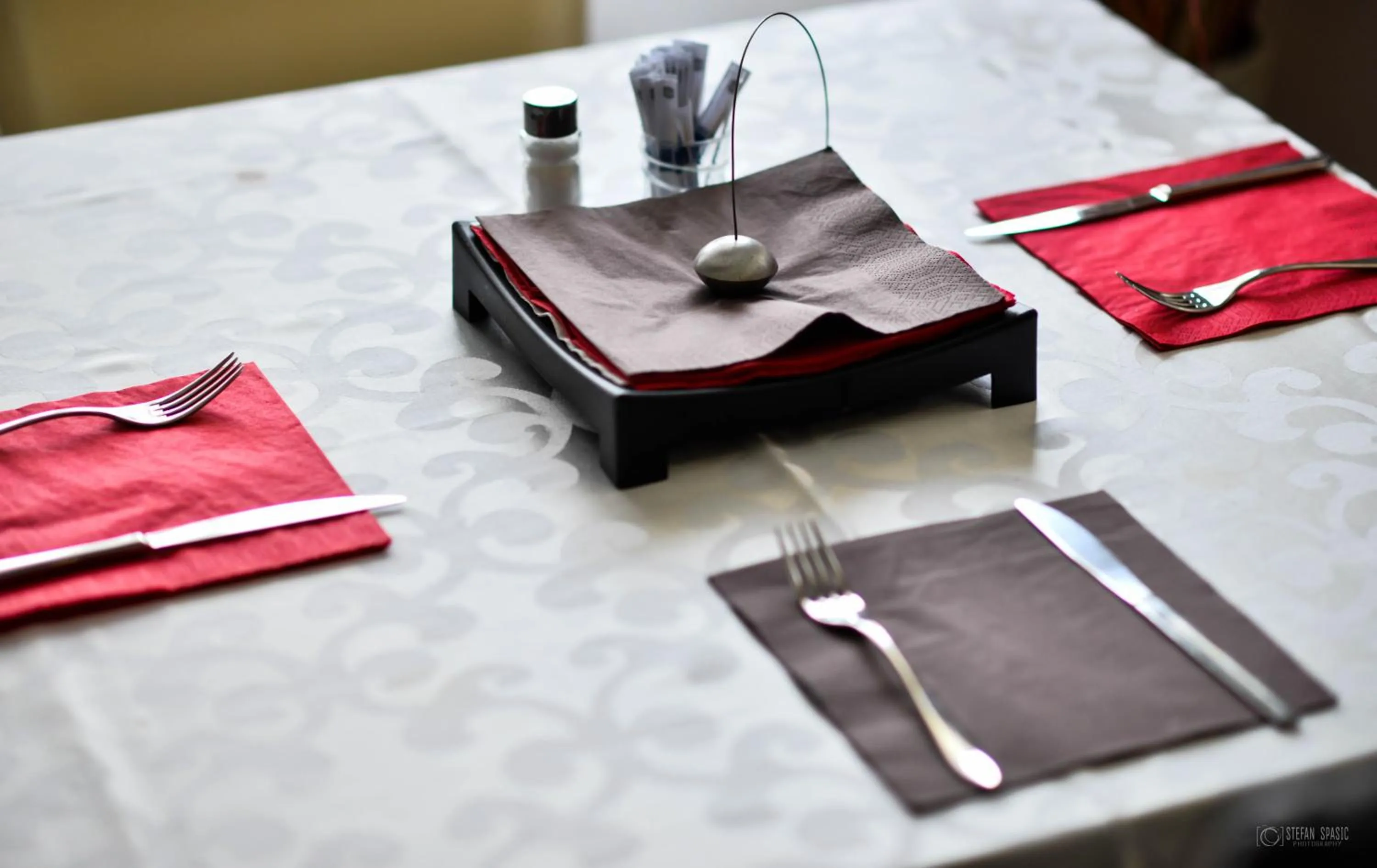 Restaurant/places to eat in Garni Hotel 018 In