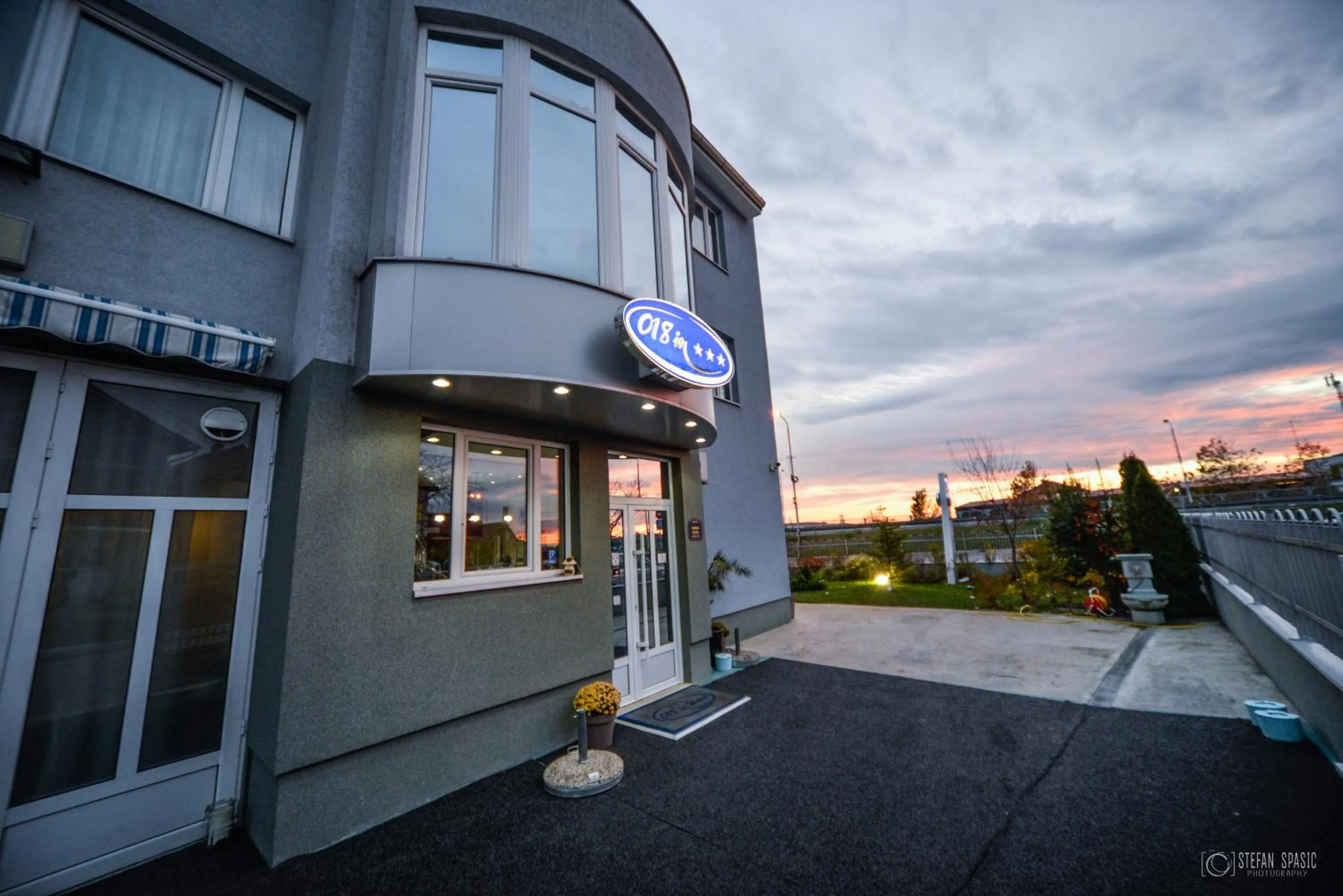 Facade/entrance in Garni Hotel 018 In