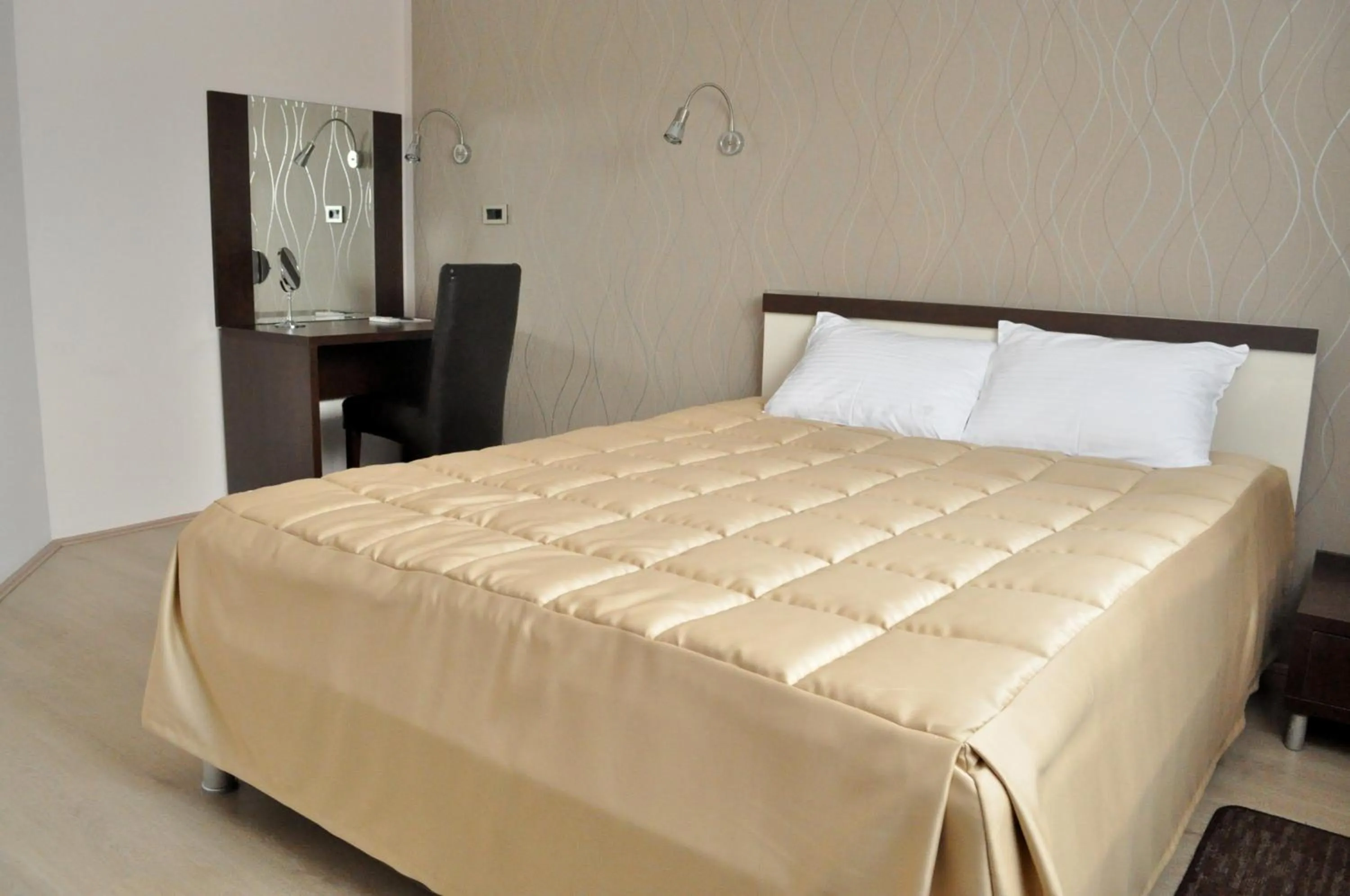 Photo of the whole room, Bed in Garni Hotel 018 In