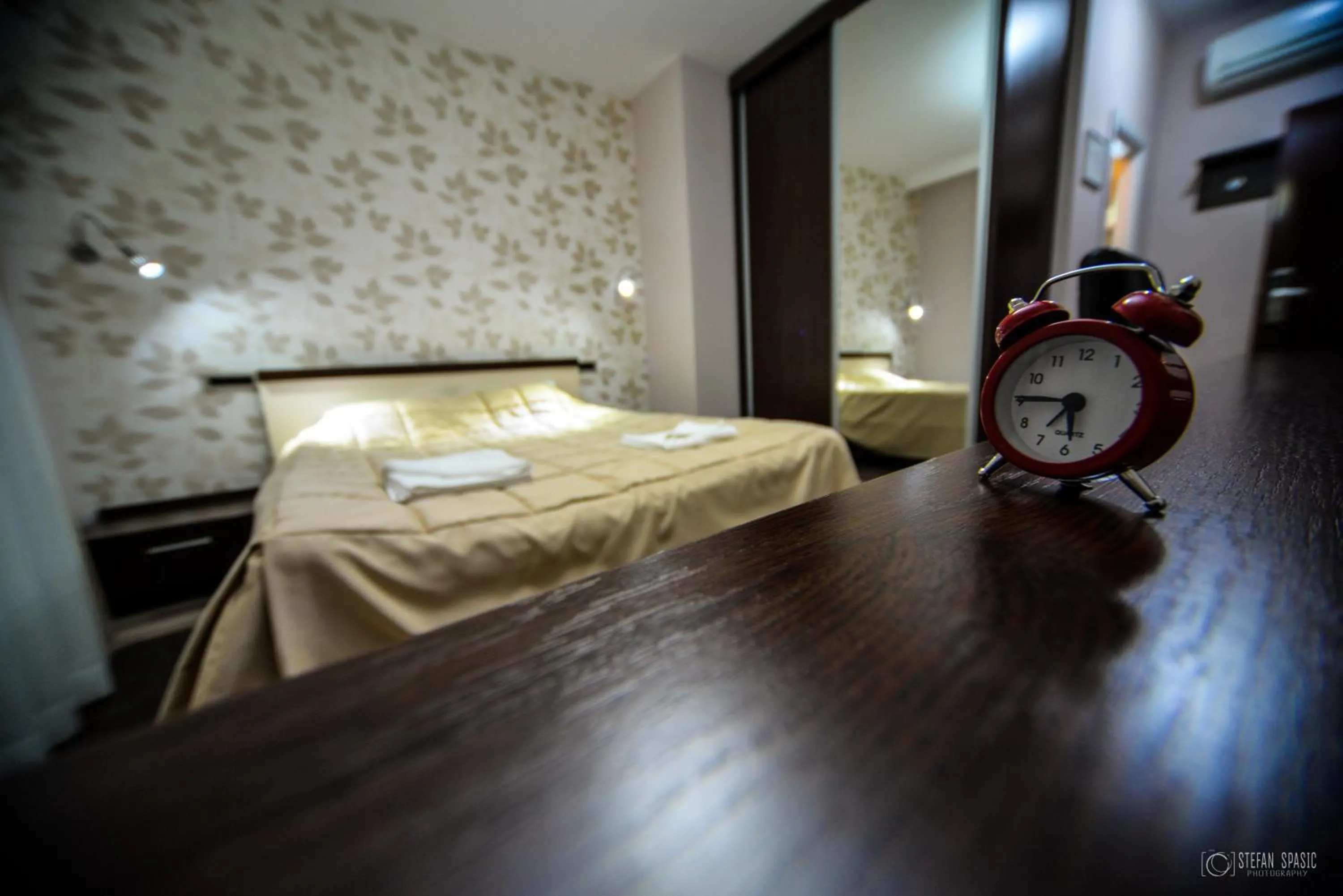 Bedroom, Bed in Garni Hotel 018 In